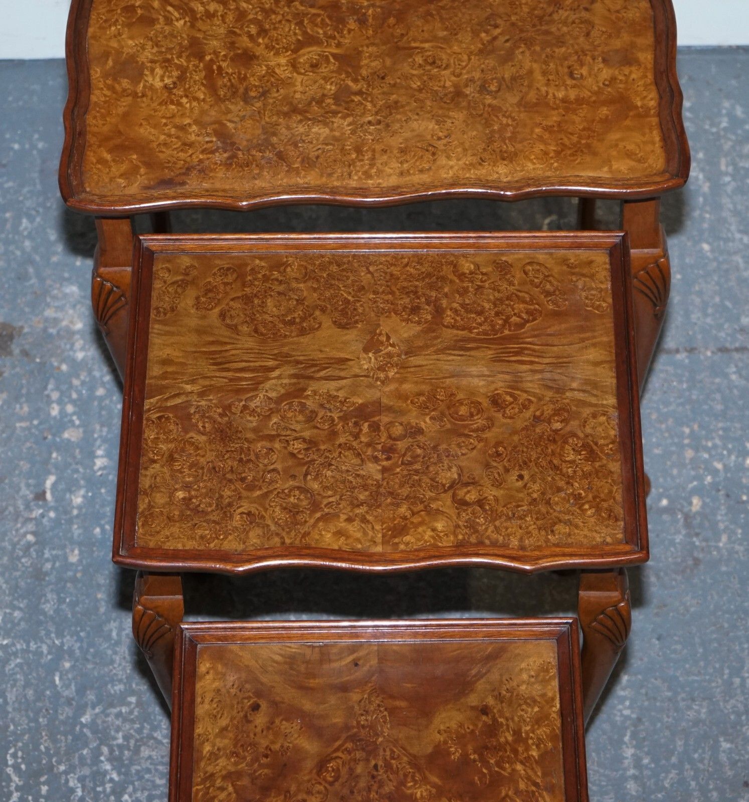 photo vinterior 1920 Art Deco Burr Walnut Nest Of Three Tables Queen Anne Legs