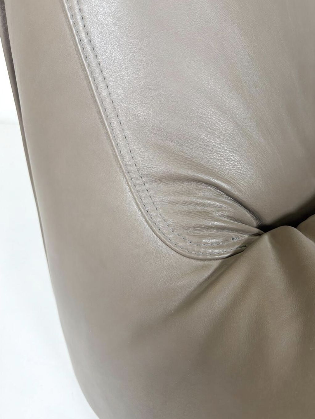 “Le Bambole” Chair By Mario Bellini For B&B Italia – 1970s – New Upholstery photo buy
