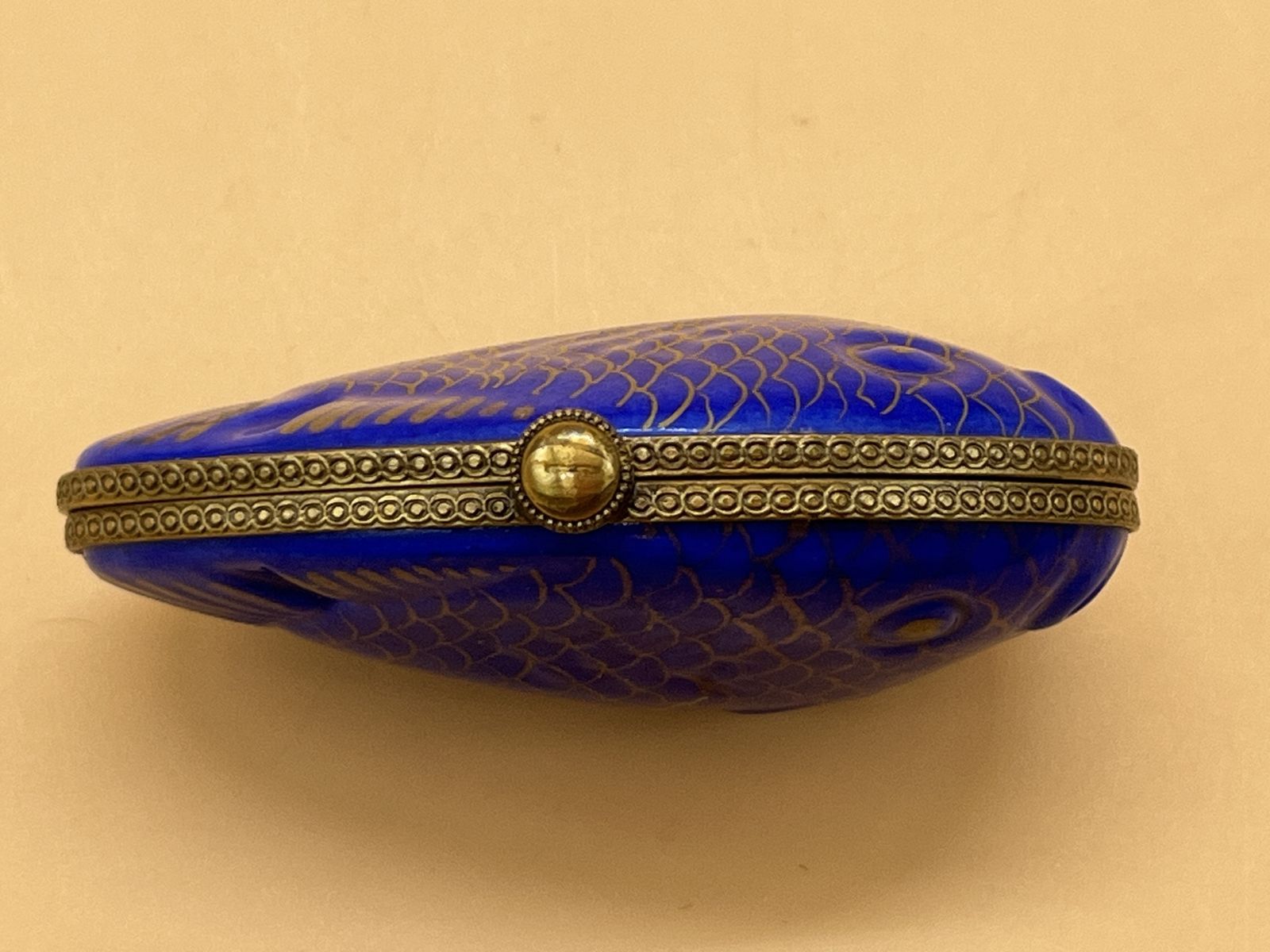 Peint Main Limoges Porcelain France Blue Fish Shape Trinket  / Jewelry Box. photo vinterior