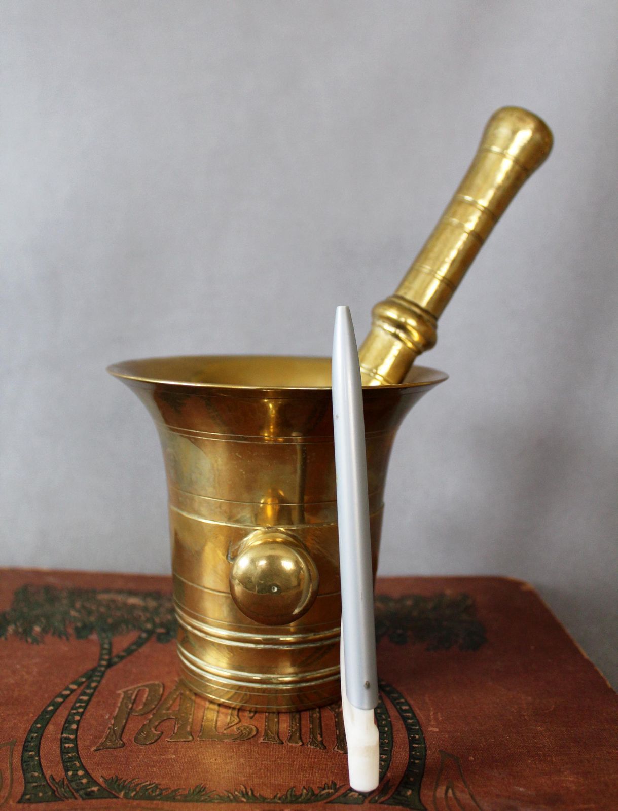 Antique Heavy Bronze Brass Mortar And Pestle, 2.8 Kilos, Apothecary, Pharmacy, Kitchen Accessory, Medicine, Spices, Solid Brass photo for sale