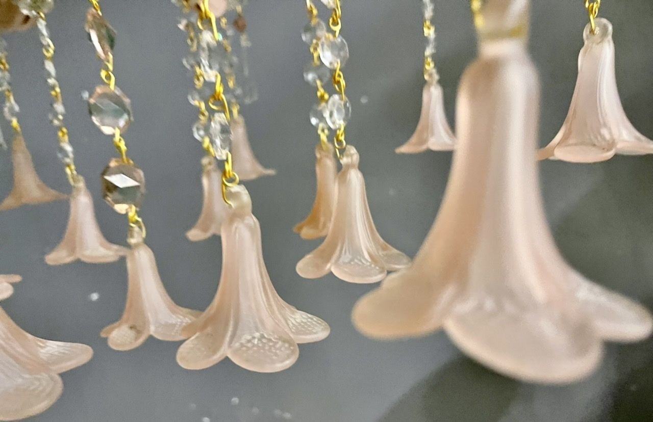 photo vintage Italian Pink Murano Glass Flower Chandelier