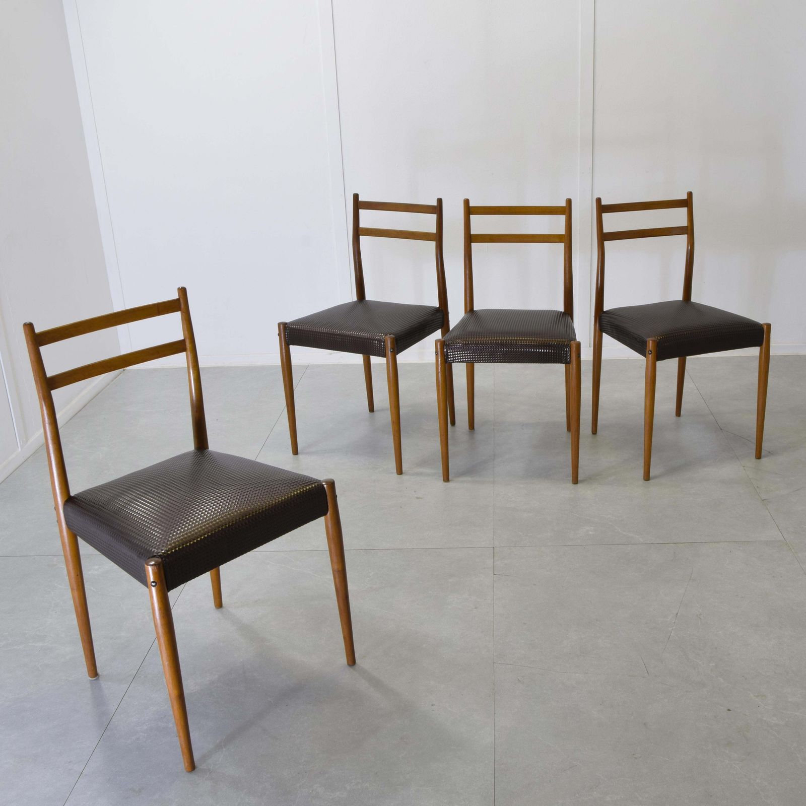 Fratelli Reguitti Set Of Gio Ponti Chairs. photo Furniture
