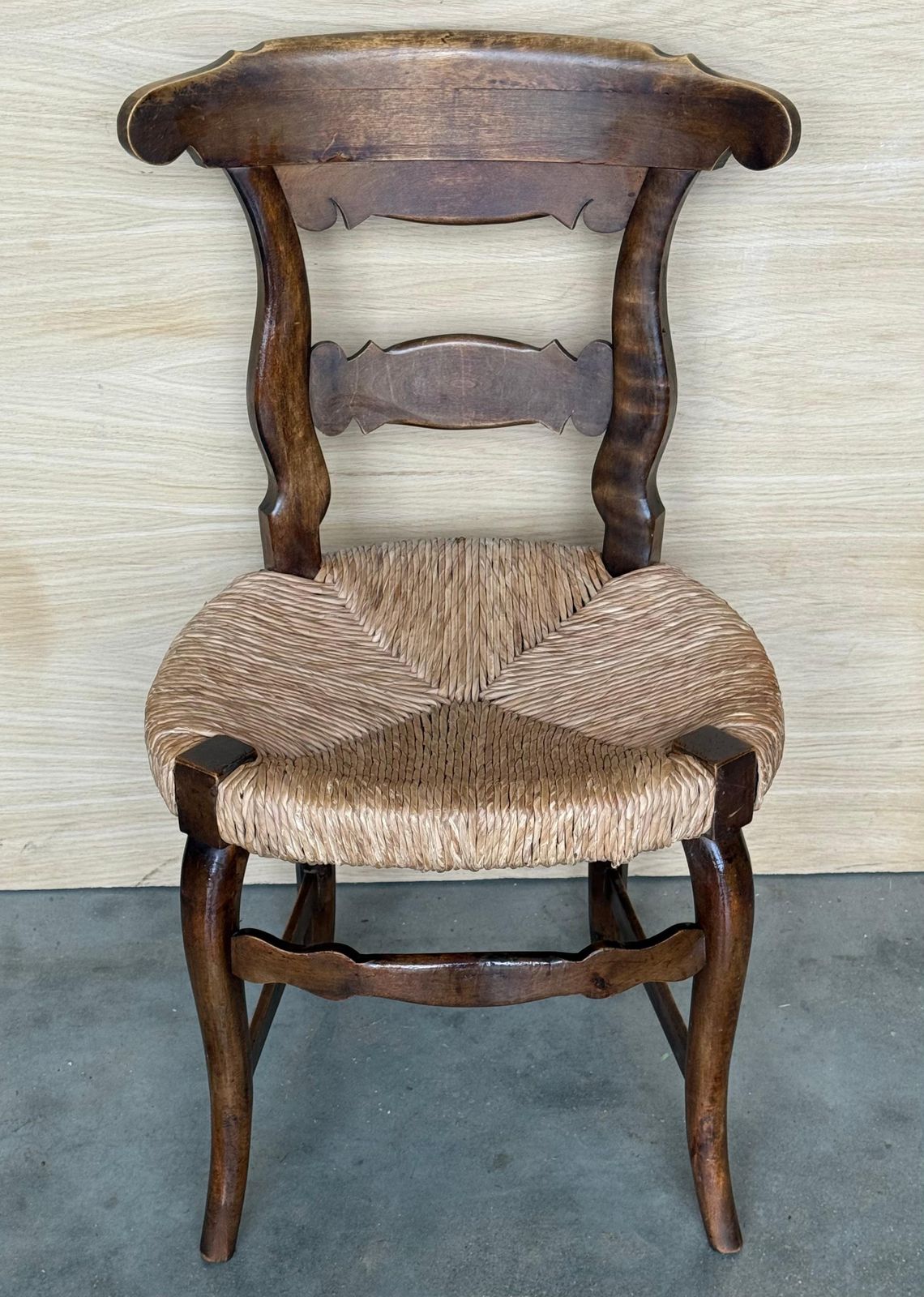 Ensemble de six chaises de salle à manger d'époque, assises en cannage large, Espagne, XIXe siècle photo Mobilier