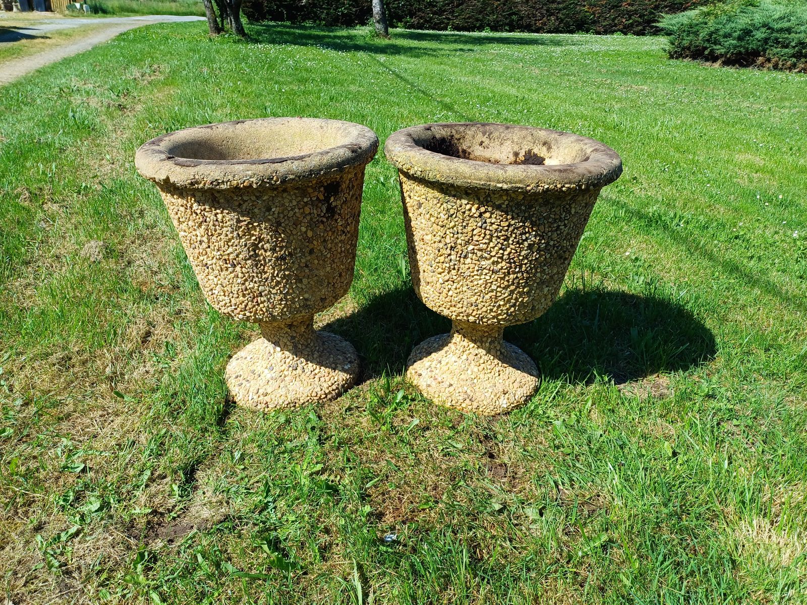 Pair Of Medici Style Vases In Reconstituted Stone photo Garden Decor