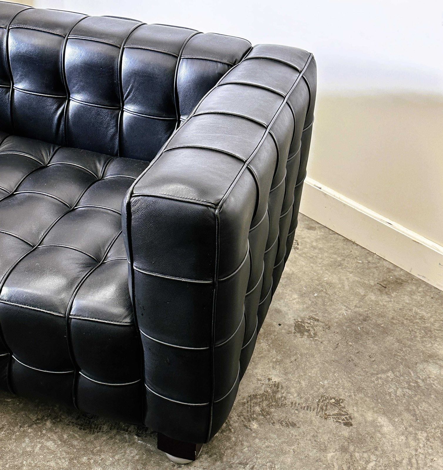 Josef Hoffmann Kubus Sofa In Zwart Leer Voor Wittmann, Oostenrijk. Ca. Jaren 1980. photo buy