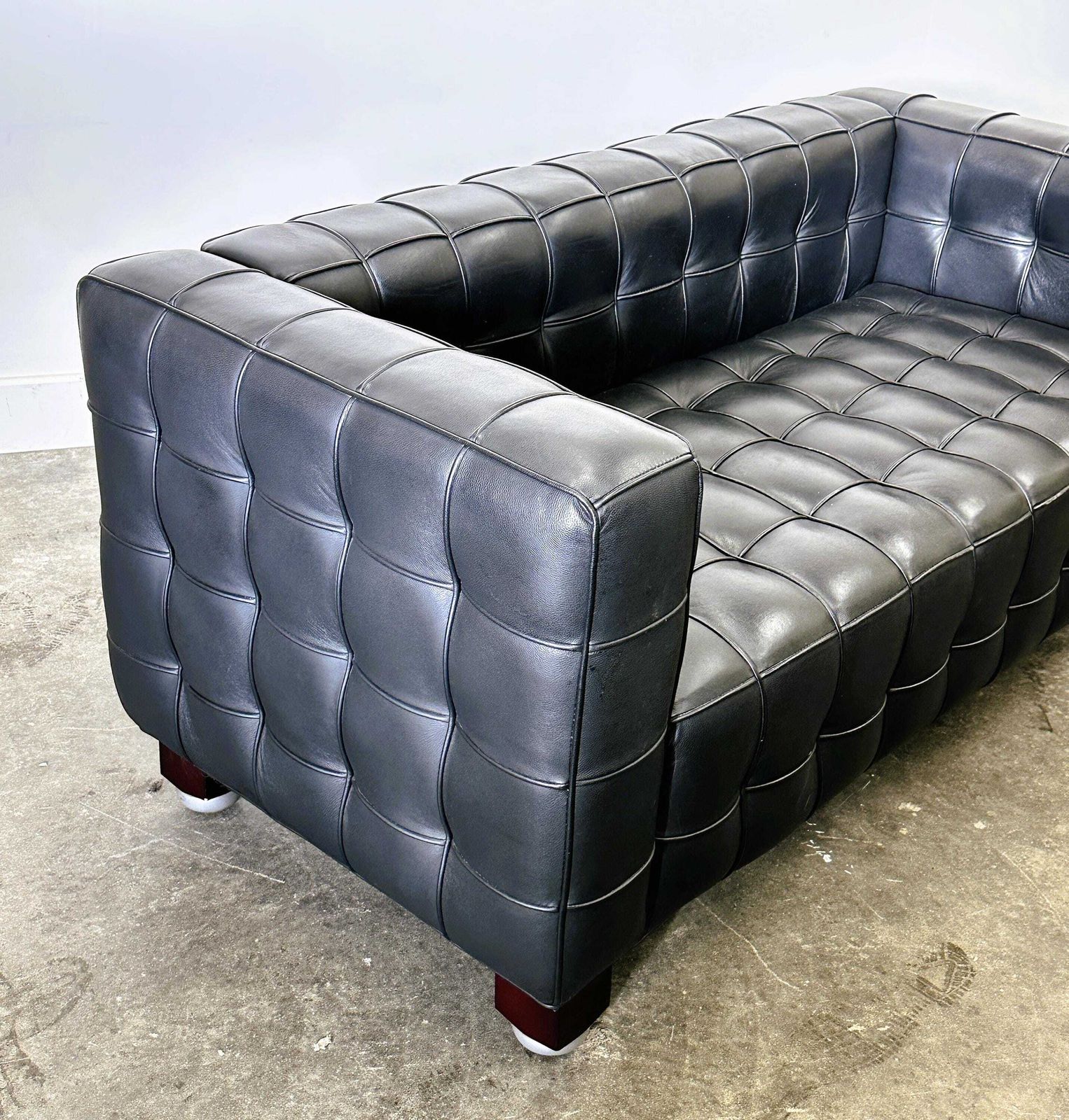 Josef Hoffmann Kubus Sofa In Zwart Leer Voor Wittmann, Oostenrijk. Ca. Jaren 1980. photo vintage