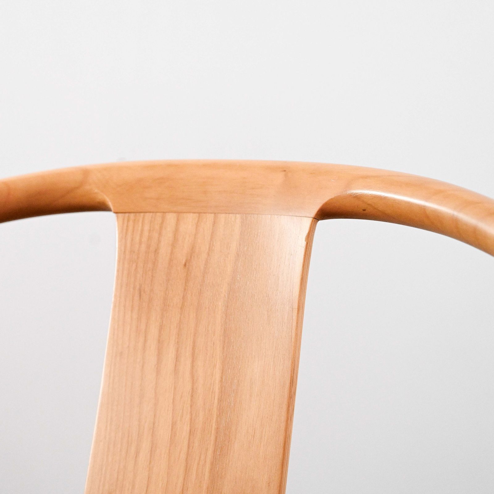 photo buy Set Of 6 China Chairs In Clear Lacquered Ash Wood Designed By Hans Wegner In 1944