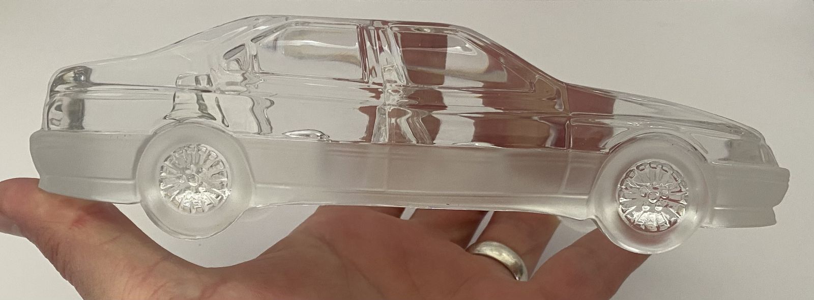 photo vinterior Daum France, Alfa Romeo 164 Lead Crystal Desktop Model, 1/20th Scale