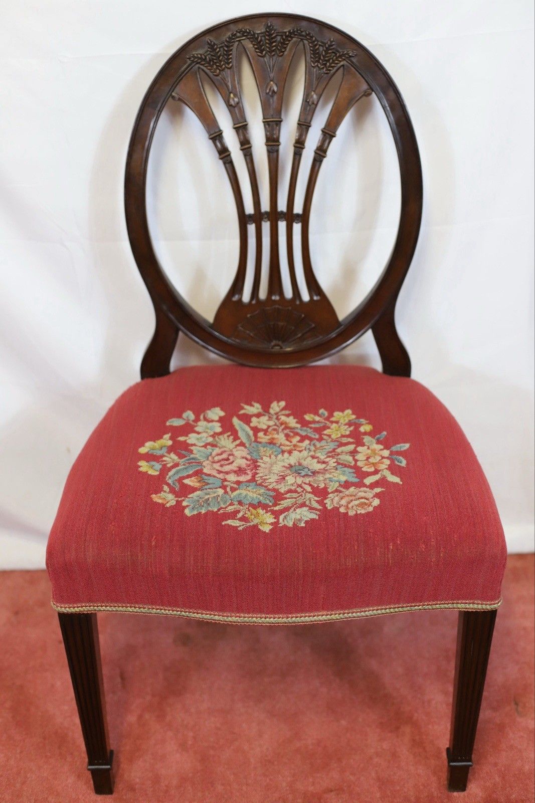 photo vintage Lovely Set Of Eight Victorian Carved Mahogany Hepplewhite Style Dining Chairs
