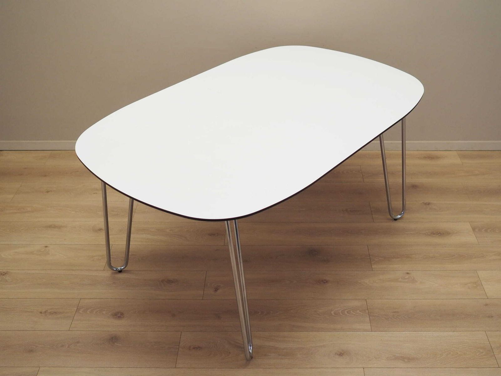 White Table, Italian Design, 1990s, Production: Italy photo vinterior