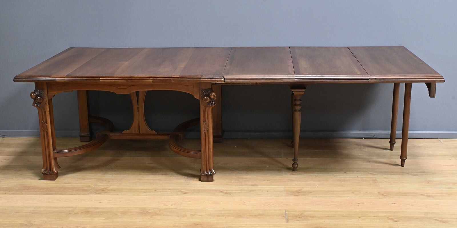 Art Nouveau Walnut Extending Table, 20 Place Settings – Early 20th Century photo Furniture