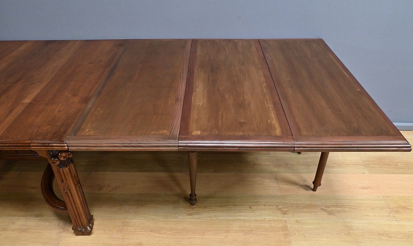 photo furniture Art Nouveau Walnut Extending Table, 20 Place Settings – Early 20th Century