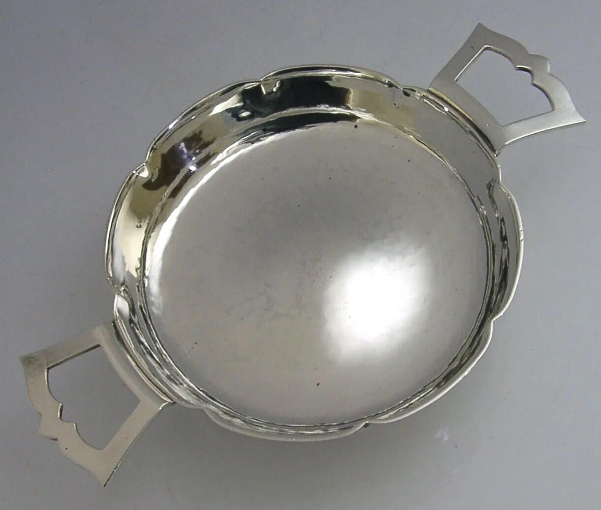 R E Stone Sterling Silver Planished Quaich Cup Bowl 1959 Arts & Crafts 109g photo furniture