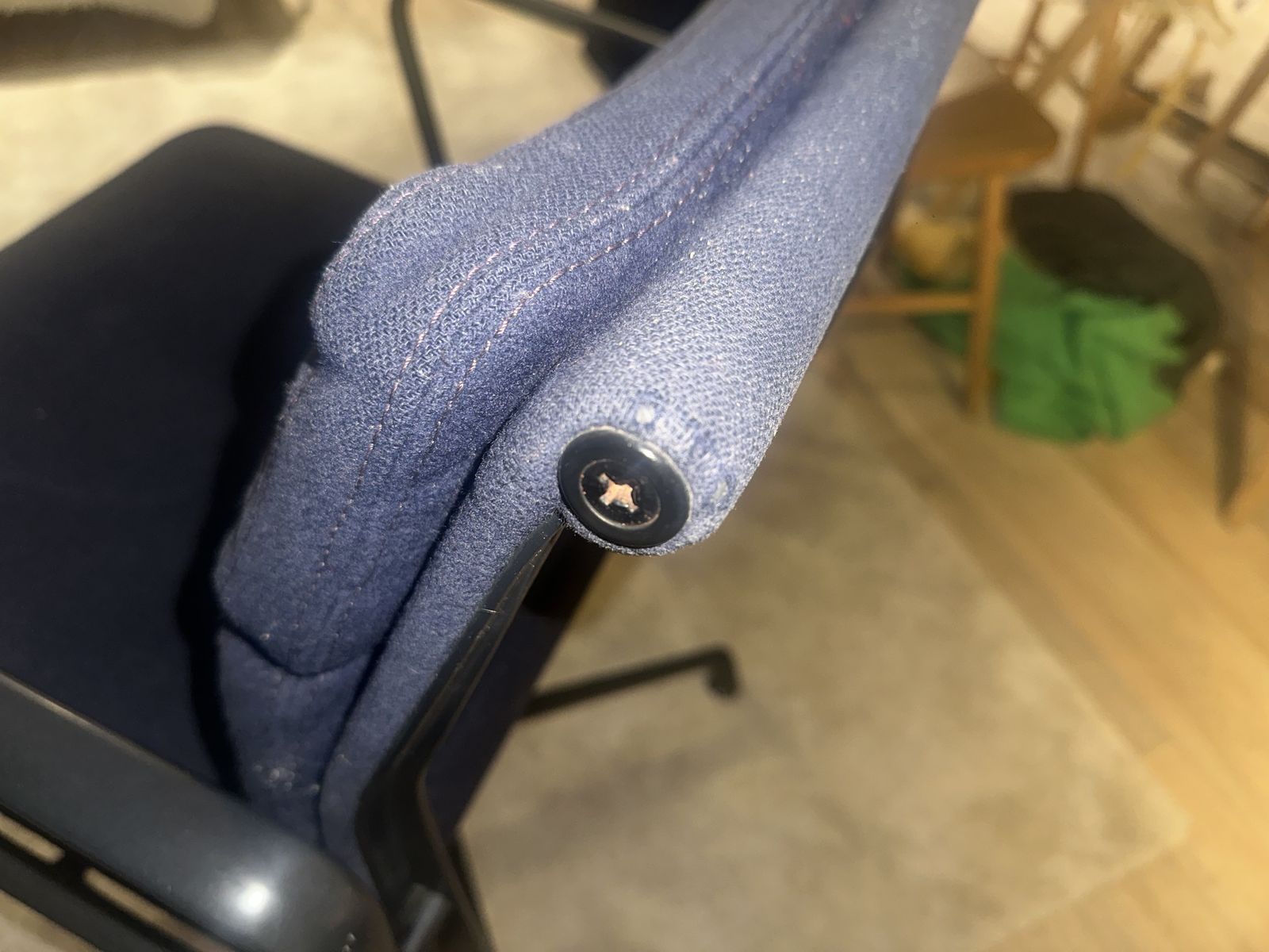 Vintage Vitra Charles Eames Ea 207 Soft Pad Chair In Dark Wool And Black Frame photo 567.72
