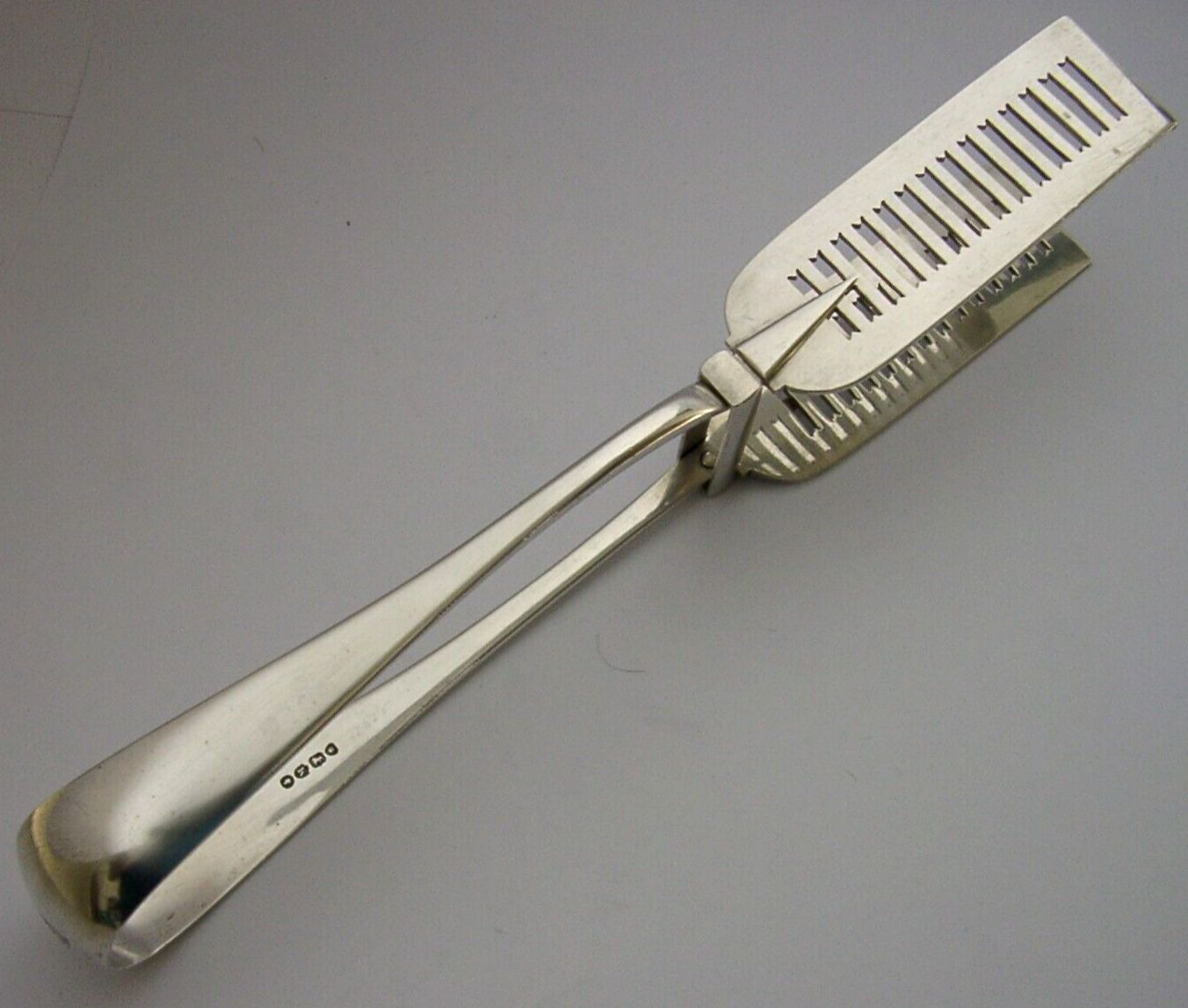 Victorian Walker Family Crested Sterling Silver Serving Tongs 1885 Antique 160g photo Home Decor
