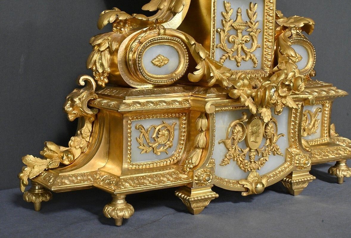 photo vinterior Important Gilt Bronze Fireplace Set, Louis XVI Style – Late 19th Century