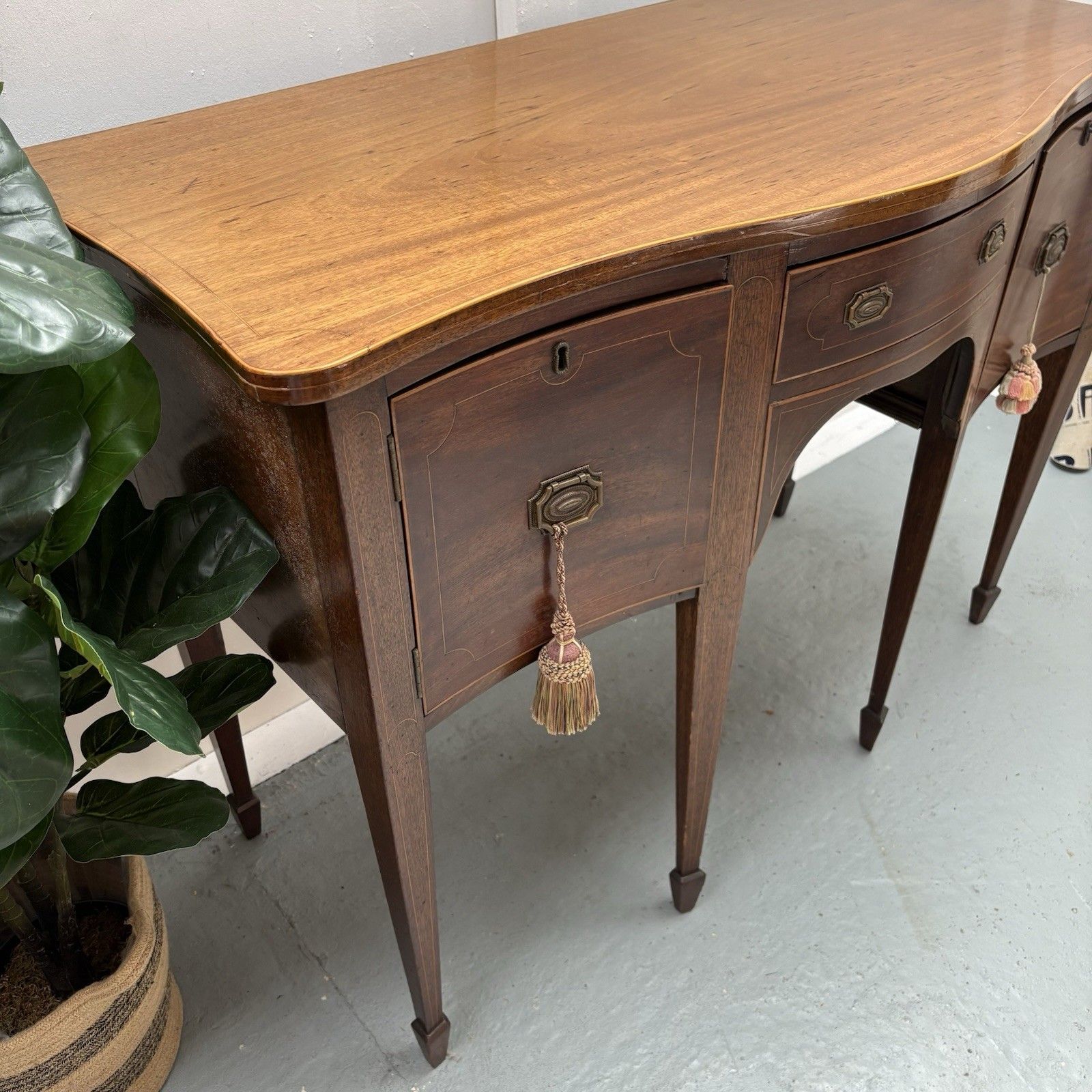 Georgian Mahogany Serpentine Front Sideboard photo Furniture