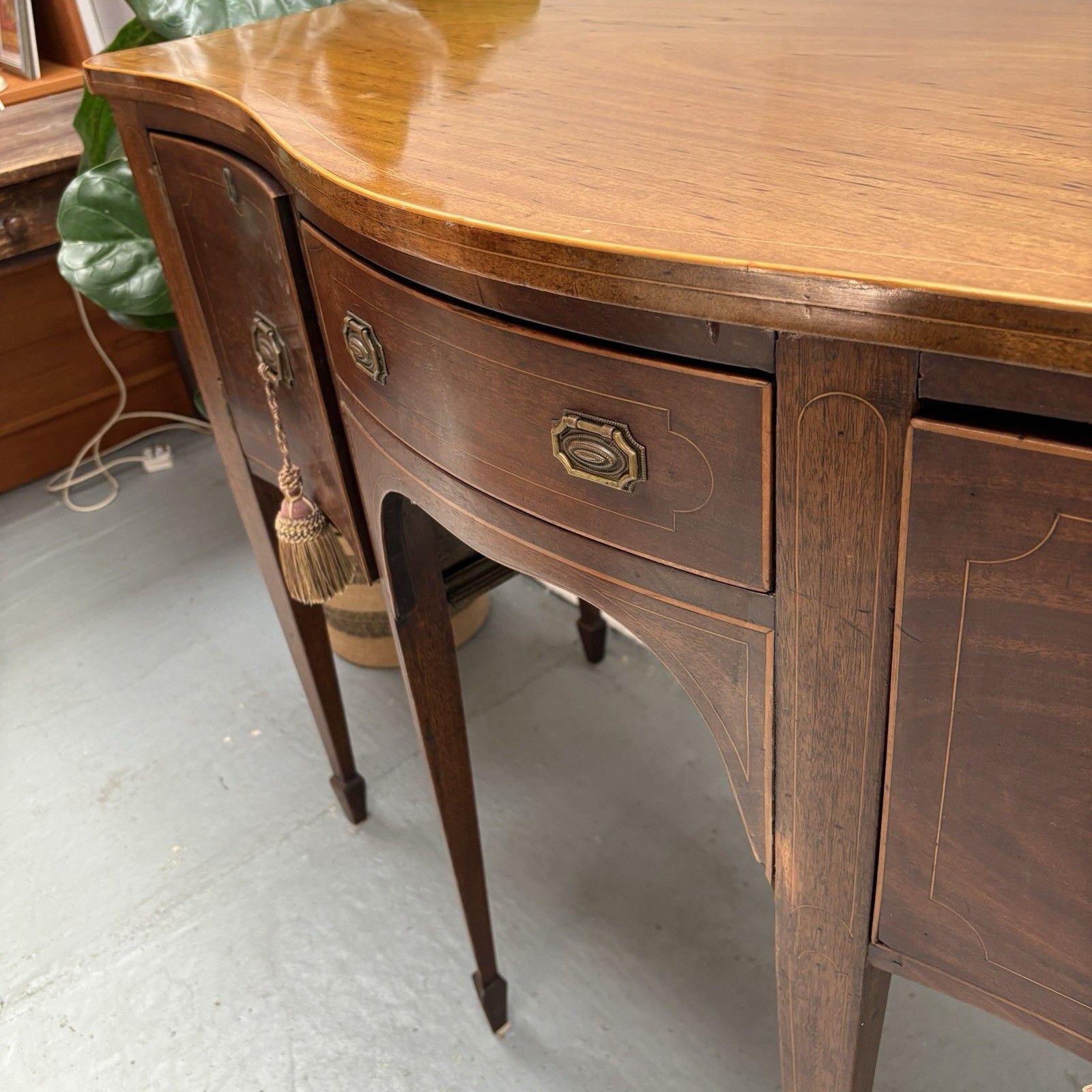 Georgian Mahogany Serpentine Front Sideboard photo vinterior
