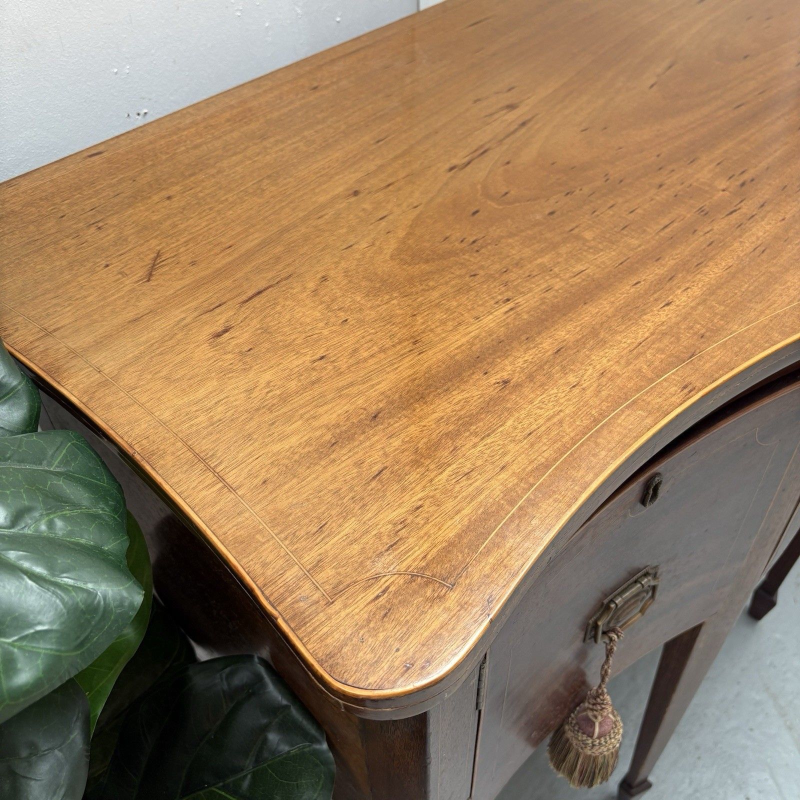 photo furniture Georgian Mahogany Serpentine Front Sideboard