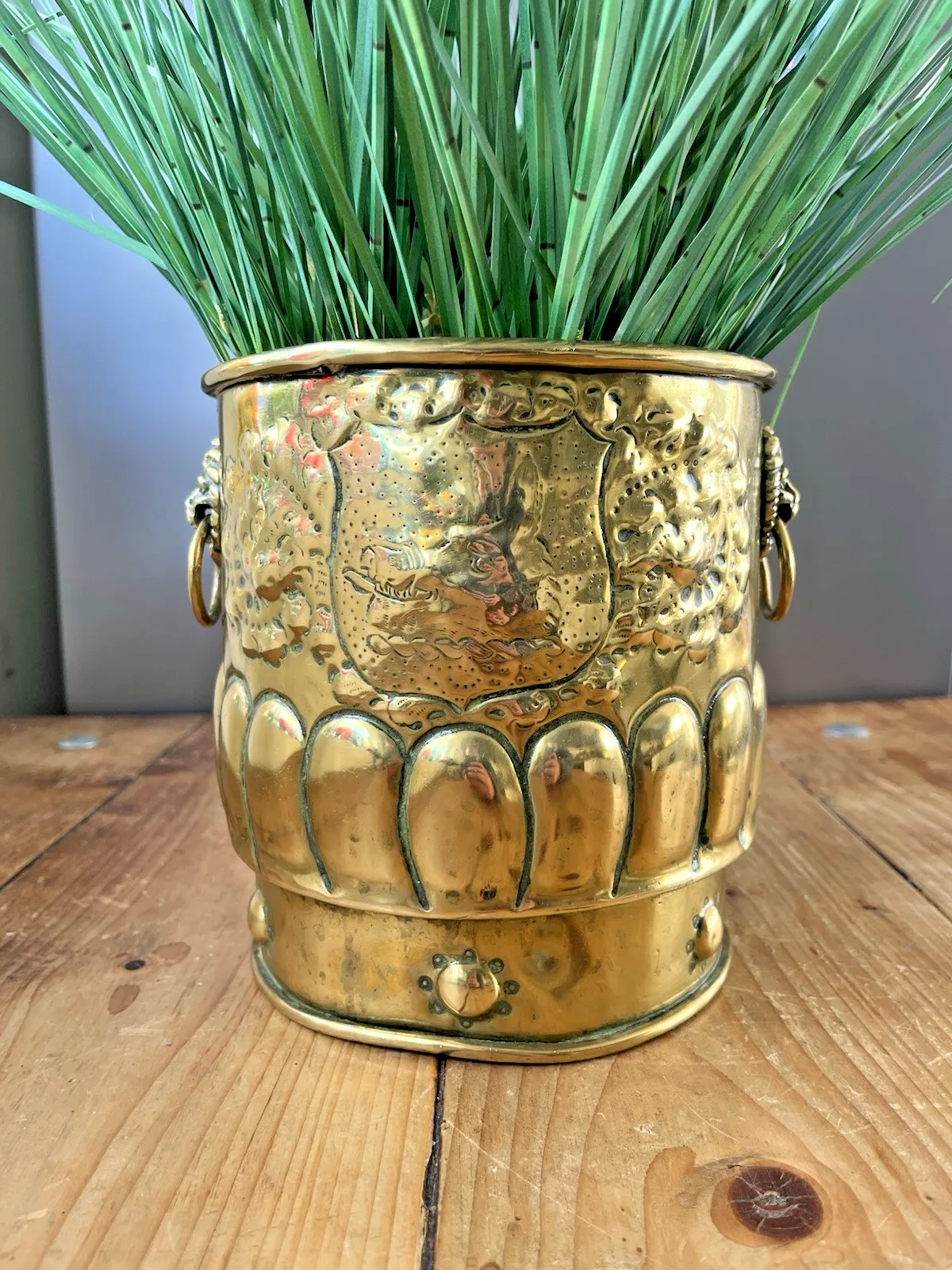 photo furniture Antique Brass Warthog Coat Of Arms Plant Pot Lion Handles Champagne Ice Bucket