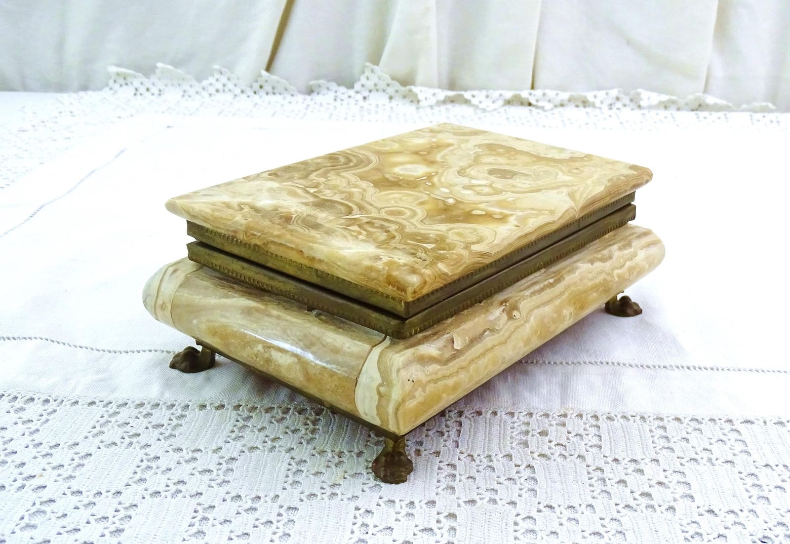 Vintage Carved Polished Onyx Marble Jewelry Box With Bronze Metal Lion Paw Feet, Retro Mid Century 1960s Stone Casket In Warm Honey Tones
