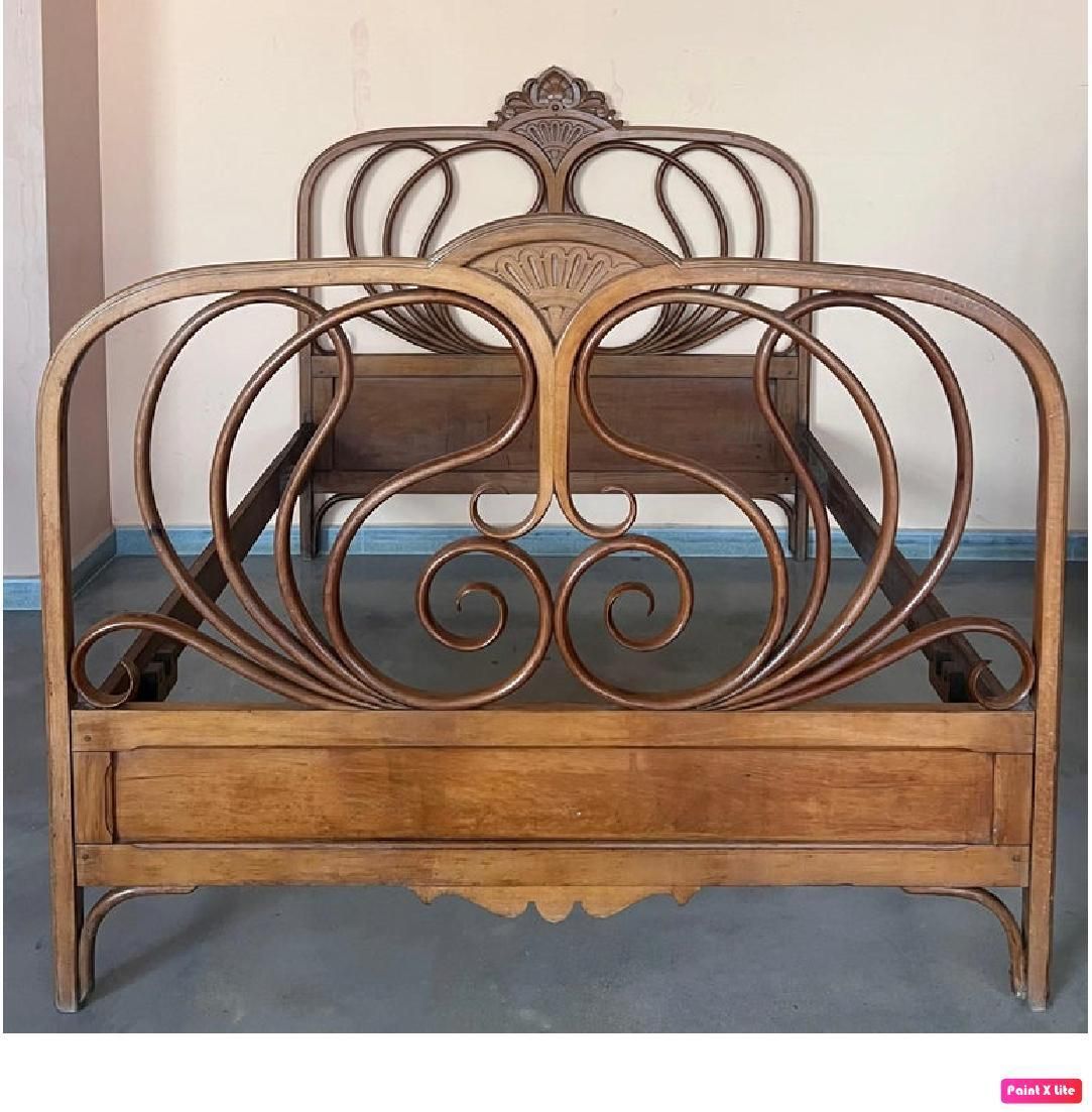 Lit queen size en bois courbé autrichien Jacob & Josef Kohn, 1900 photo for sale