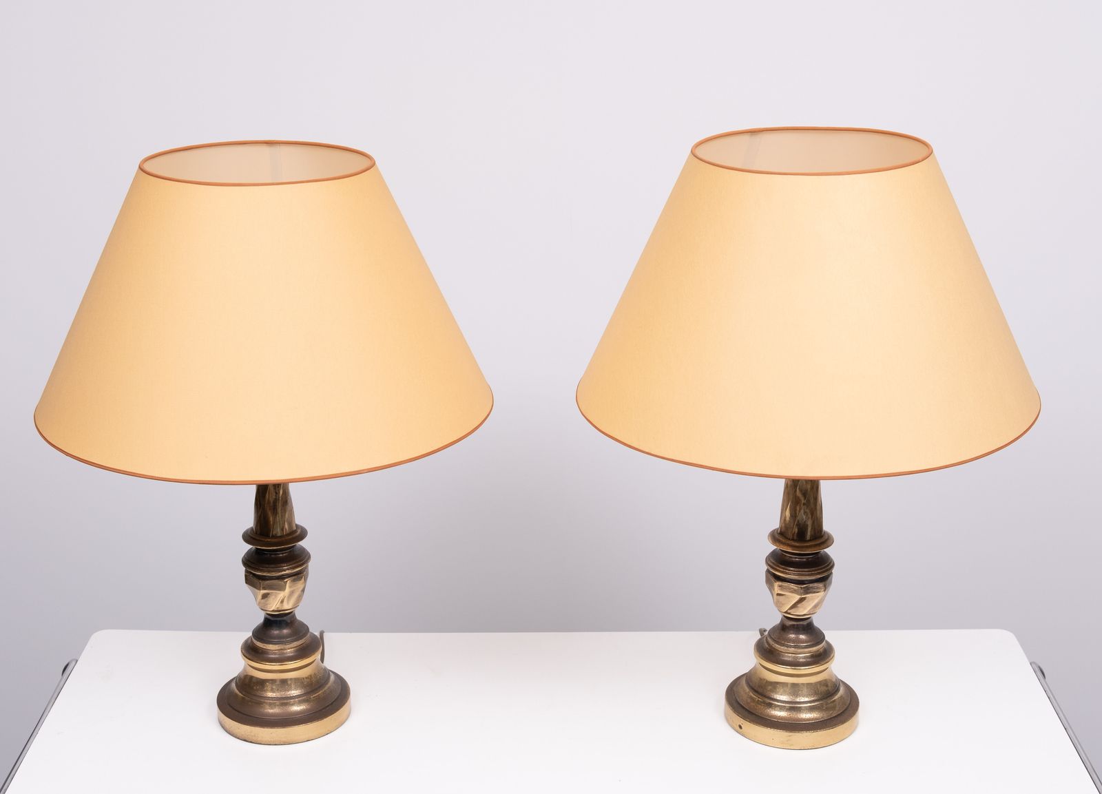 Hollywood Regency Classic Brass Table Lamps 1970s France photo Lighting