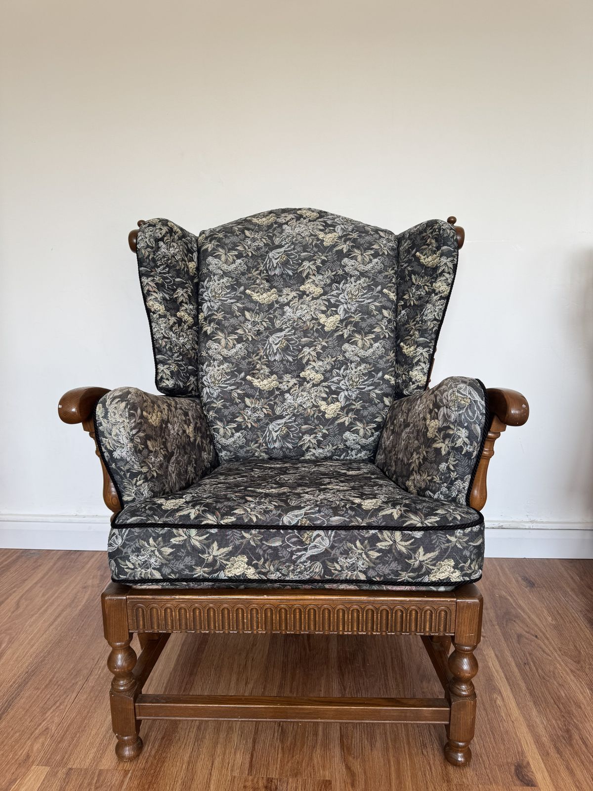 Ercol 2 Wingback Armchairs Yorkminster In Golden Dawn Finish Suite photo 200.0