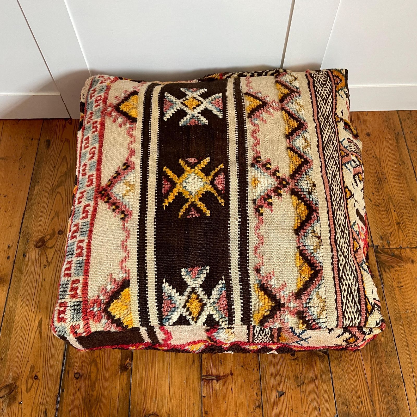 Vintage Moroccan Pouf Footstool Kilim Carpet Handwoven Wool 60x60x17cm Traditional Lounge Pouffe Cube Square Floor Cushion Cream Pattern photo Furniture