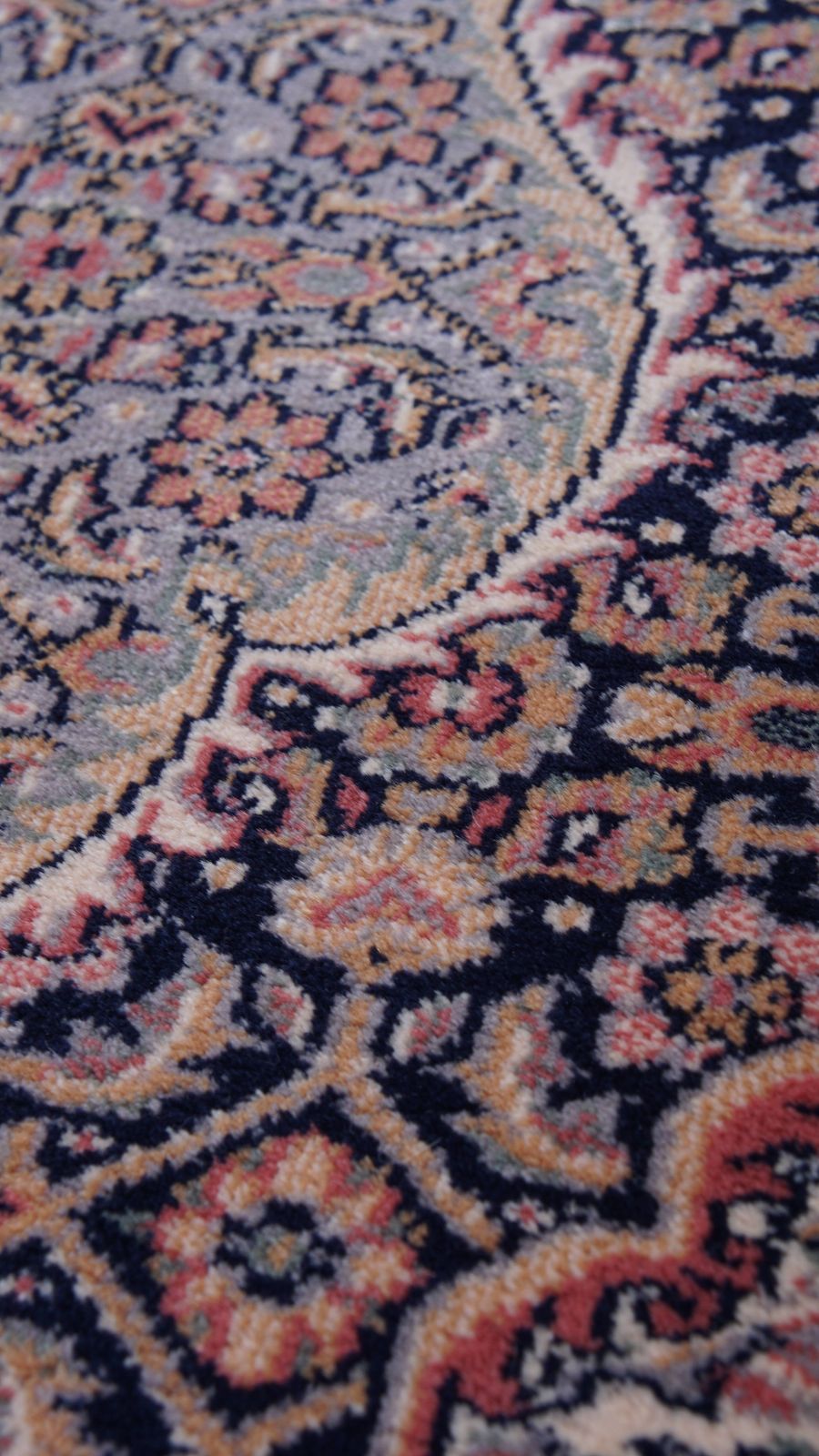 Large Oriental Style Rug With A Fine Pattern And Beautiful Colors 291x199cm photo buy