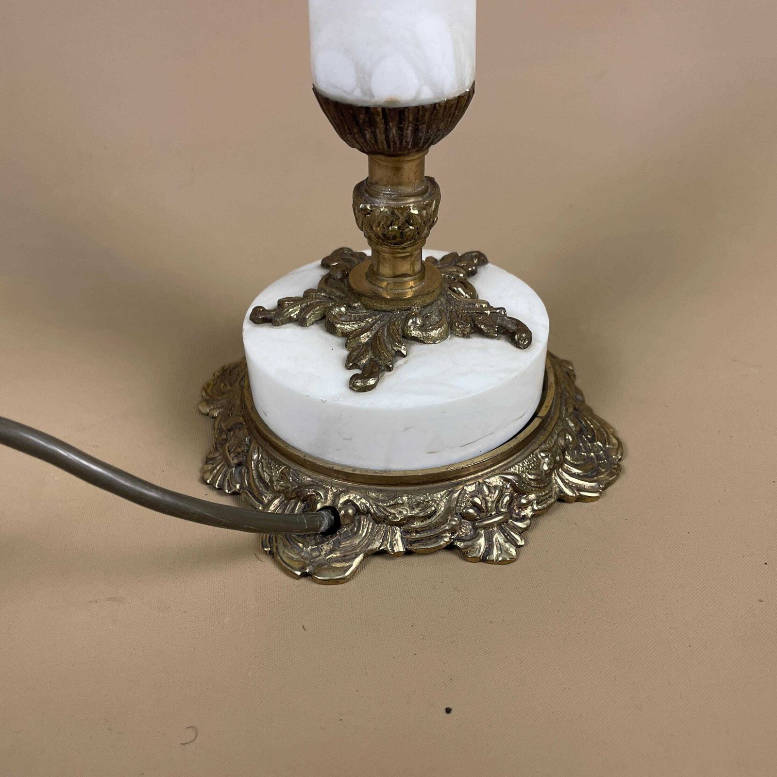 Antique White Onyx Marble Lamp Light Small Short Bedside Brass Gold Ornate Vintage Round Base With Feet Column photo vinterior