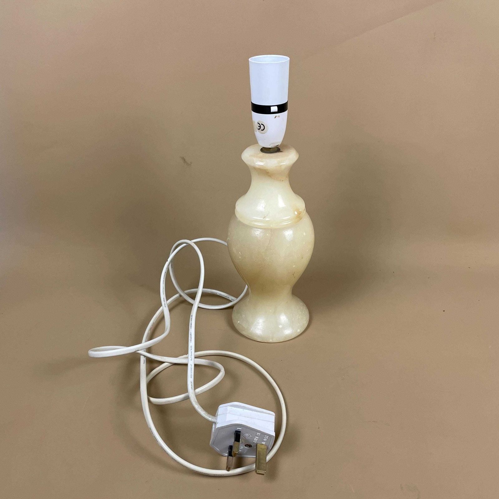 photo furniture Antique Onyx Marble Lamp Light Bedside Table Desk Vintage Cream Marbled Round Stone Heavy