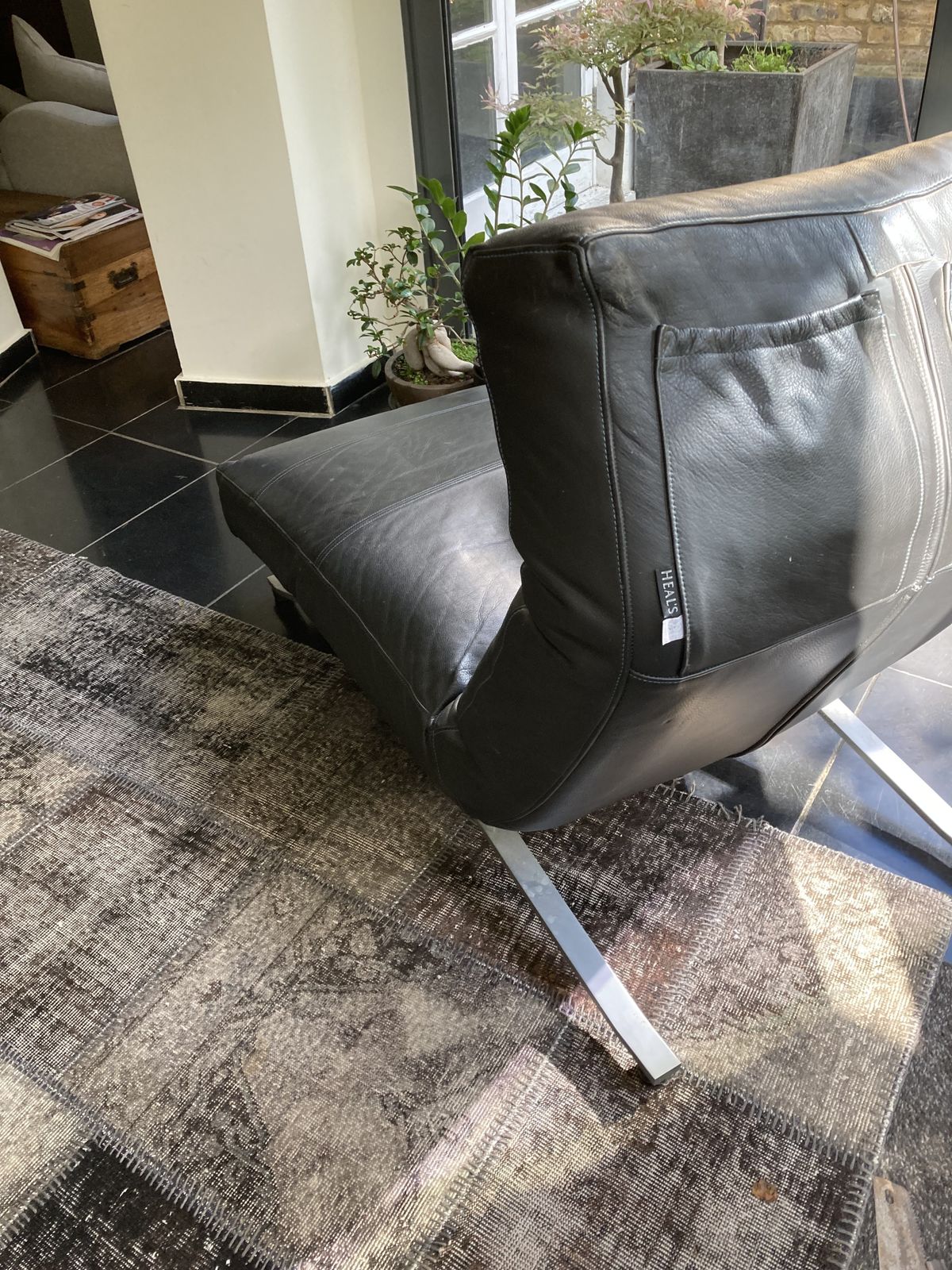 Eilerson Control Recliner. Dark Charcoal Leather. Heals. Exc. Condition. photo 2000.0