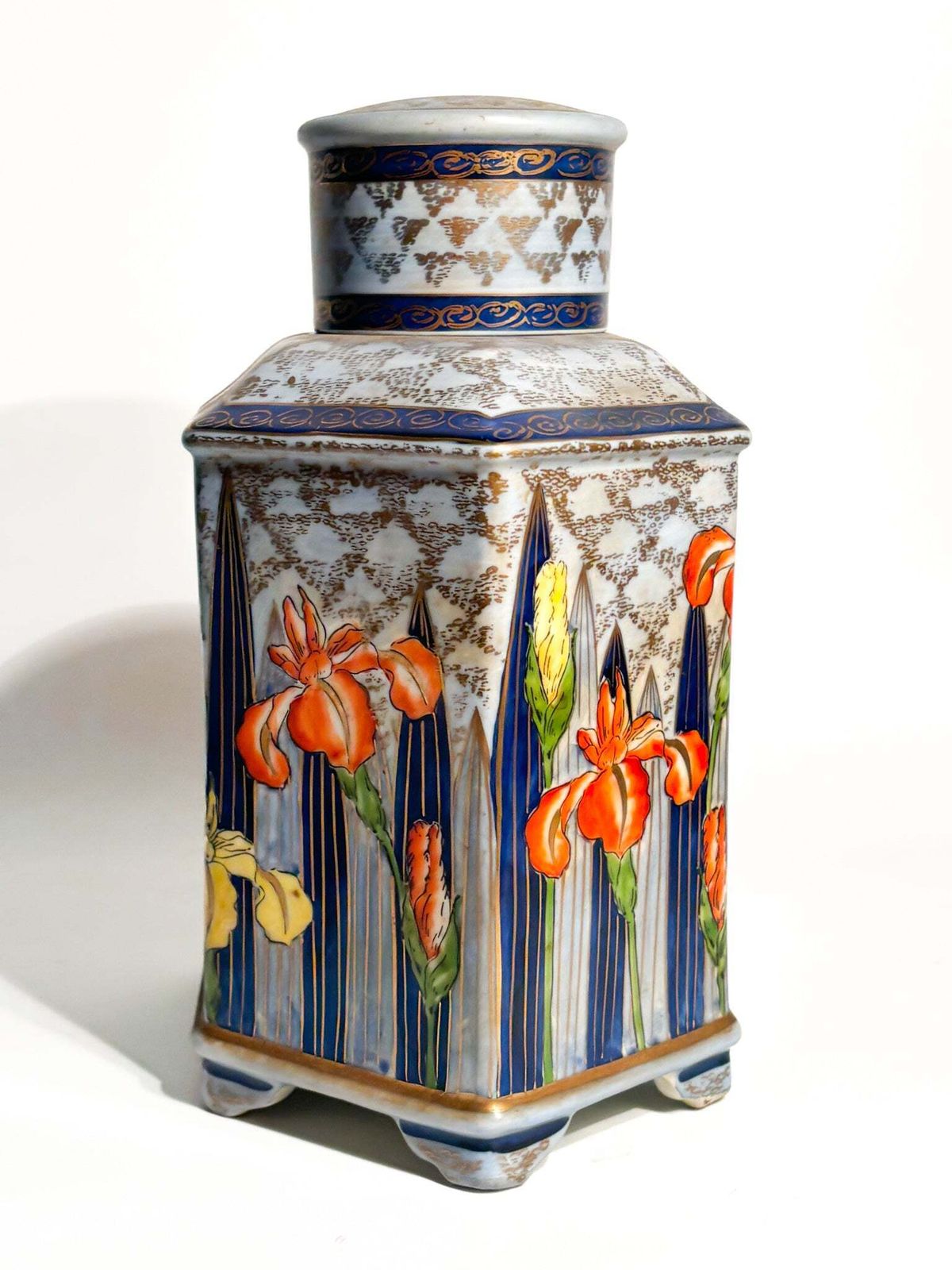 photo for sale Potiche Art Nouveau Vase In Italian Hand Painted Ceramics From The 1920s