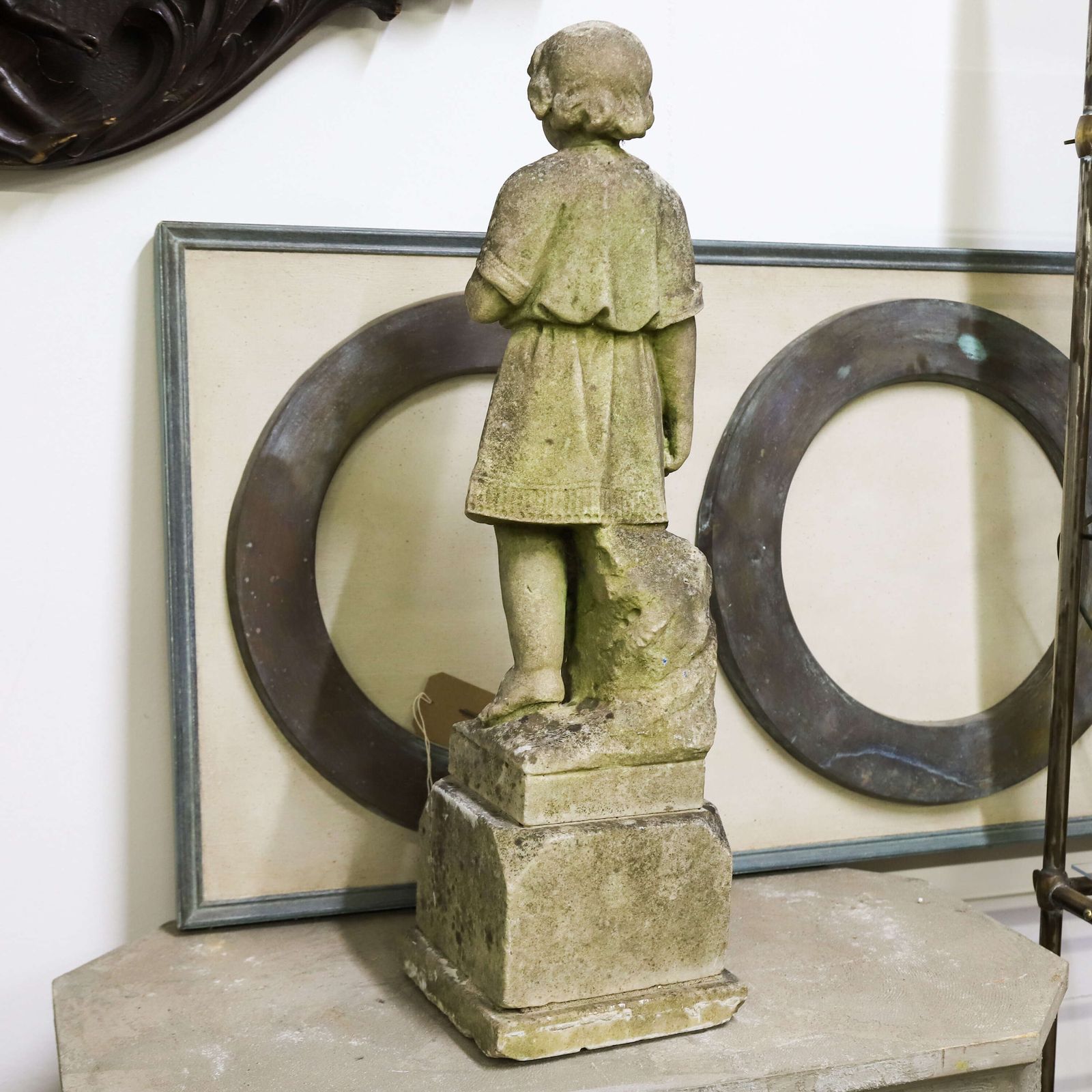 photo vinterior Footsteps In Time: 19th Century Marble Statue Child Of The Eternal Spring