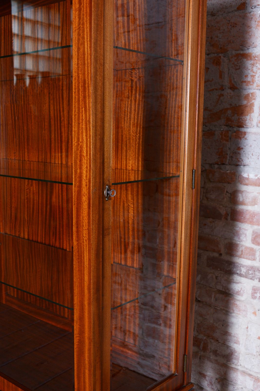 photo vinterior Restored Art Deco Display Cabinet, Mahogany And Glass, Polished, Czech, 1930s