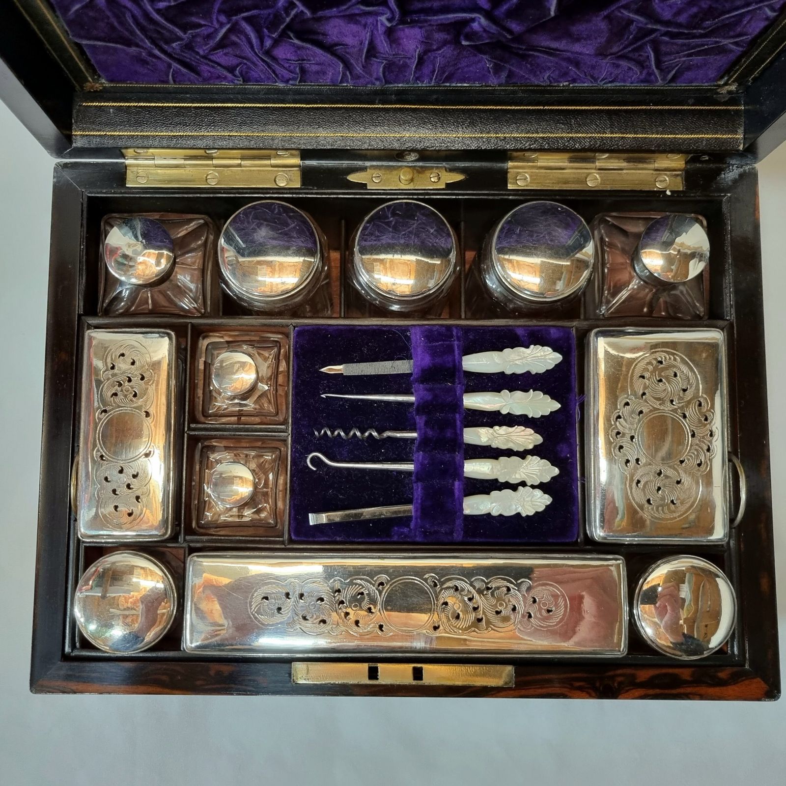Antique Mid Victorian Coromandel Wood Travelling Fitted Vanity Box Of Exceptional Quality With Sensational Grain And In Beautiful Condition. photo vintage