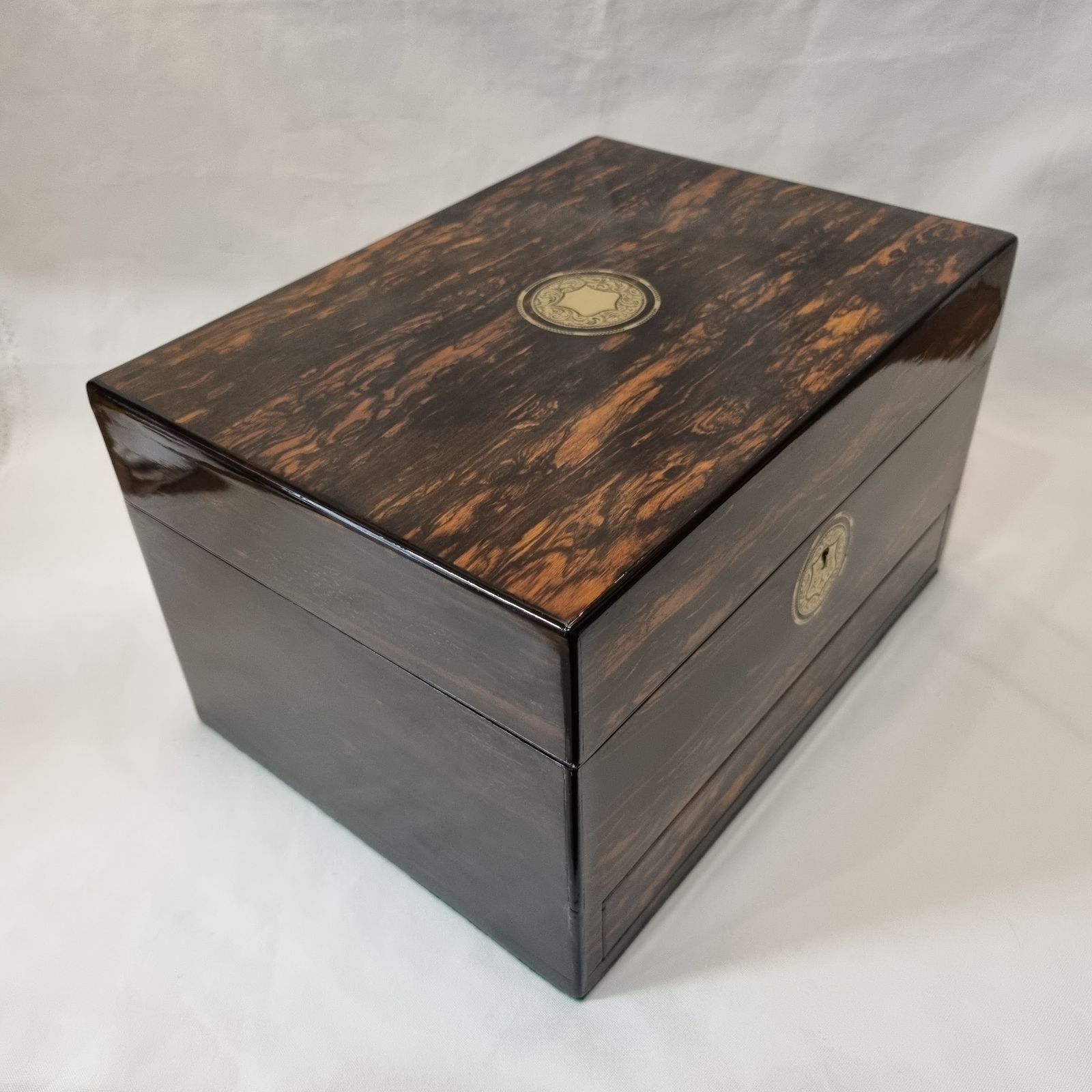 Home Decor Antique Mid Victorian Coromandel Wood Travelling Fitted Vanity Box Of Exceptional Quality With Sensational Grain And In Beautiful Condition. photo