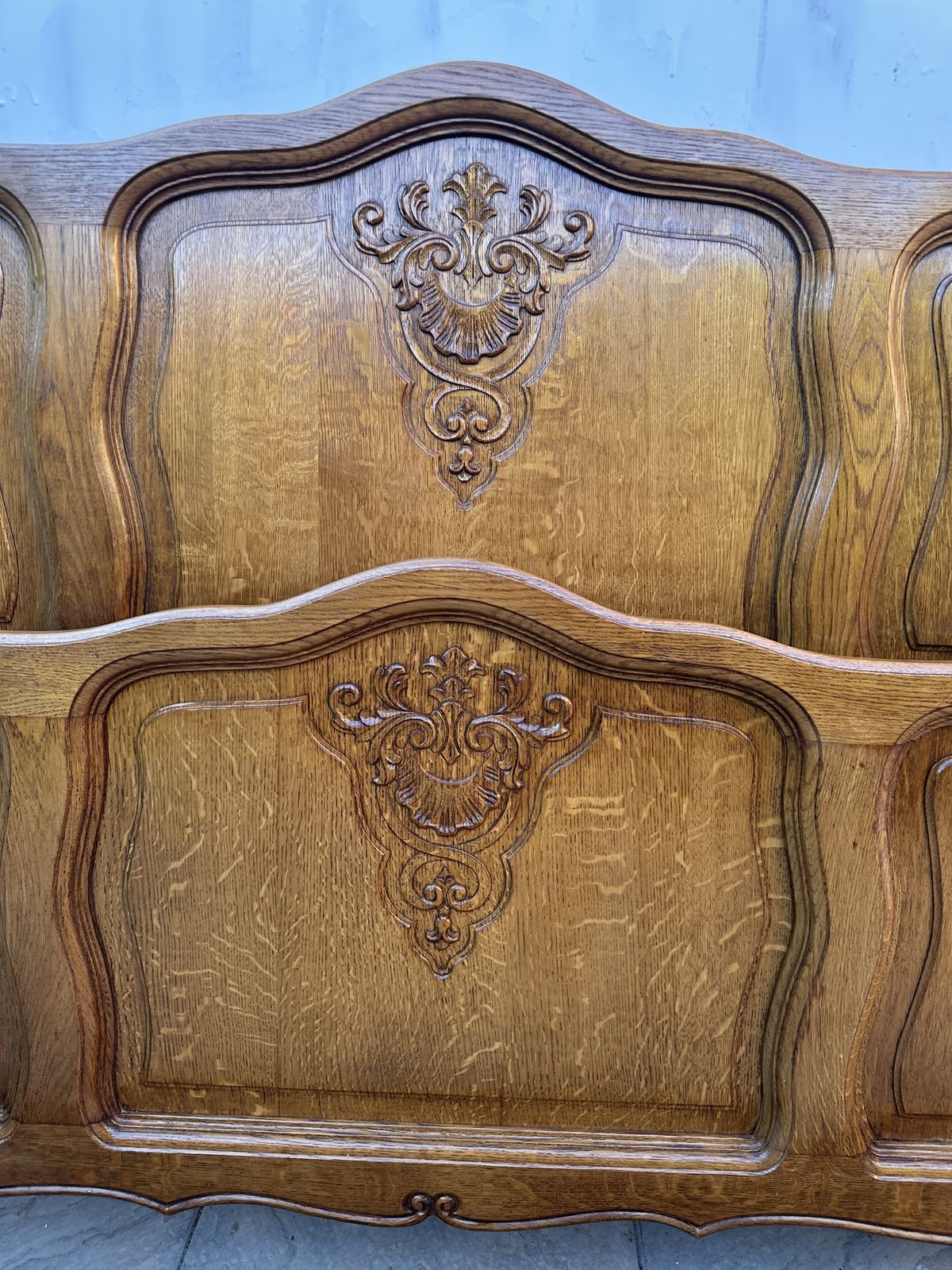 photo vintage Beautiful French Louis XV Antique Style Oak Double Bed Frame – Great Condition