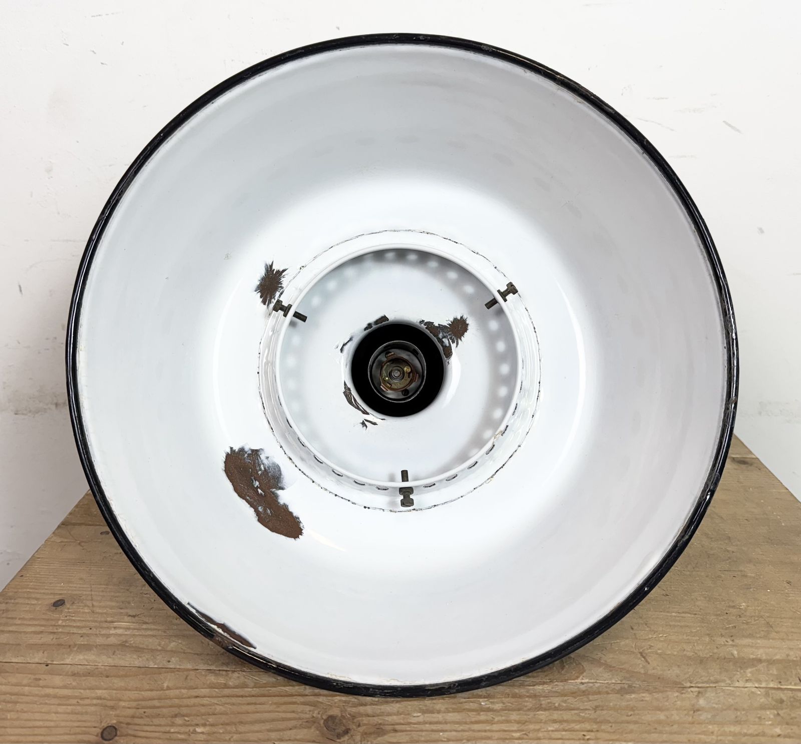 photo vintage Industrial Black Enamel Factory Lamp With Porcelain Top, 1950s