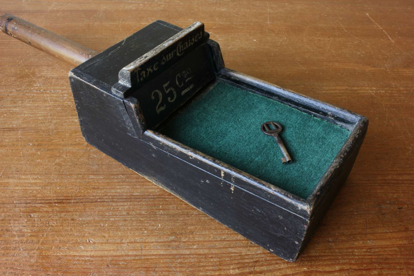 French Church Offering Box. Taxe Sur Chaises Collection Tray. Pew Rent. photo vintage