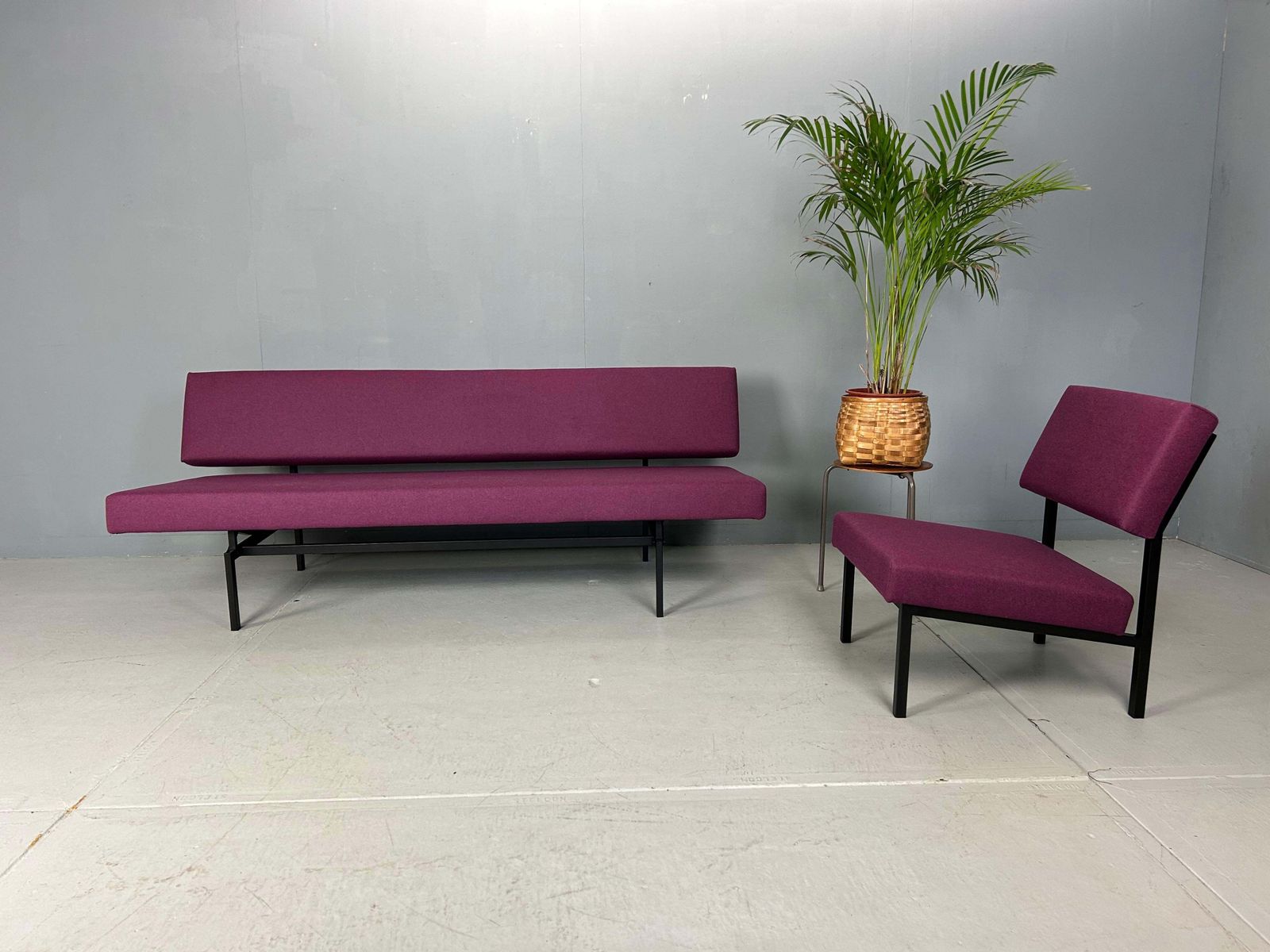 photo furniture Gijs Van Der Sluis Eggplant Colored Lounge Chair Model 36 Za, 1961