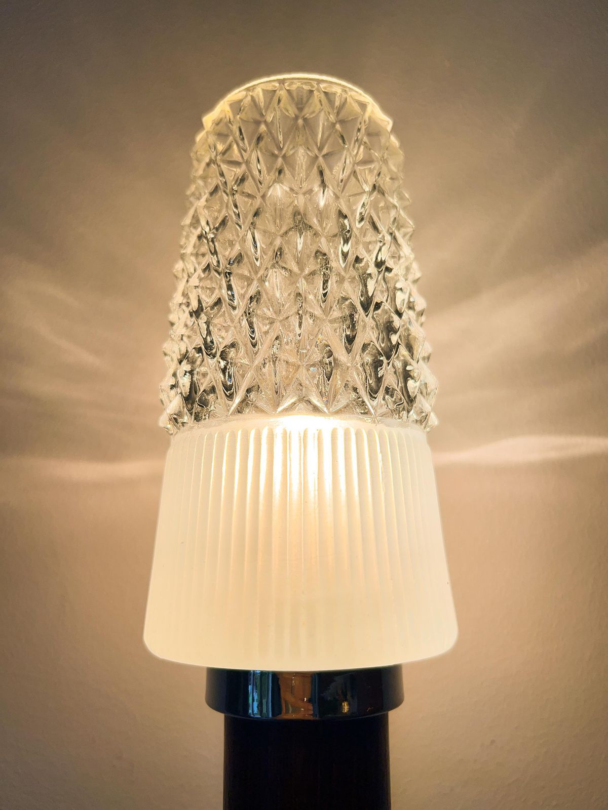 Vintage Wandlamp   Louis Kalff Stijl   Hout, Glas, Metaal   Uitstekende Staat   Scandinavisch Design   Jaren 60 photo vinterior