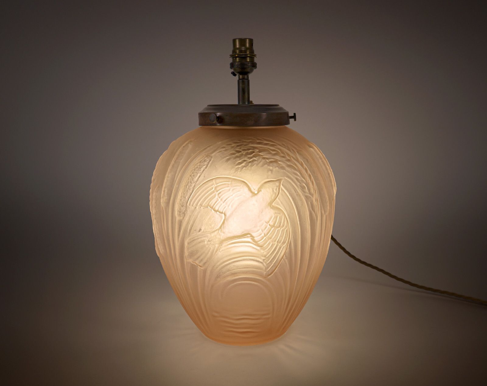 1930s Jobling British Art Deco Pink Matt Glass Table Lamp Wtih Bird & Corn Design photo furniture