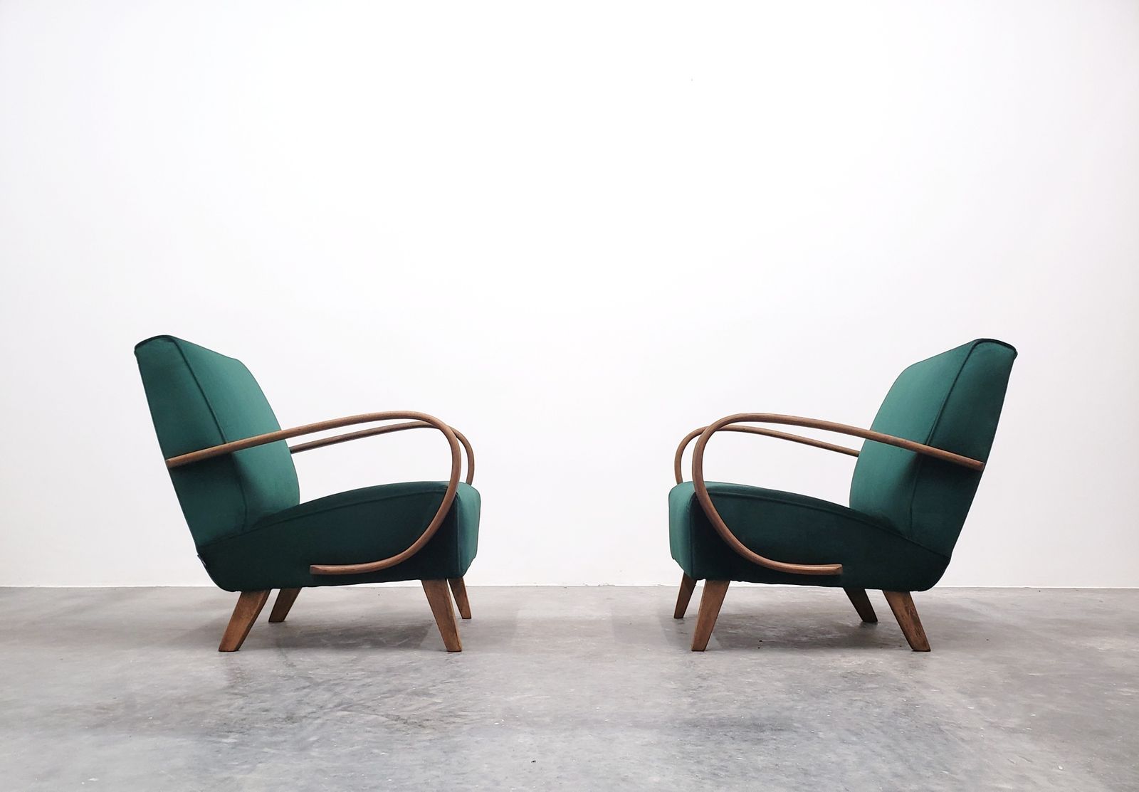 1930 Jindrich Halabala Bentwood Armchair In Luxury Green Velvet photo for sale