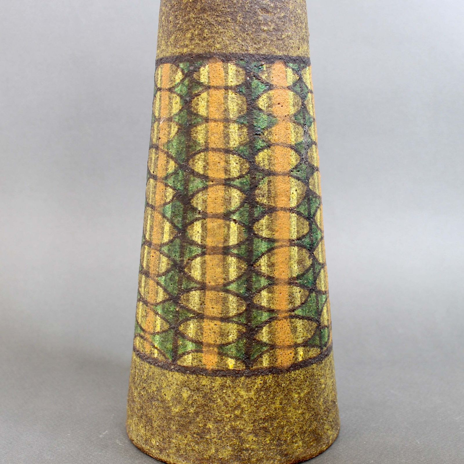 photo furniture Mid Century Italian Earthenware Flower Vase By Aldo Londi For Bitossi (Circa 1950s)