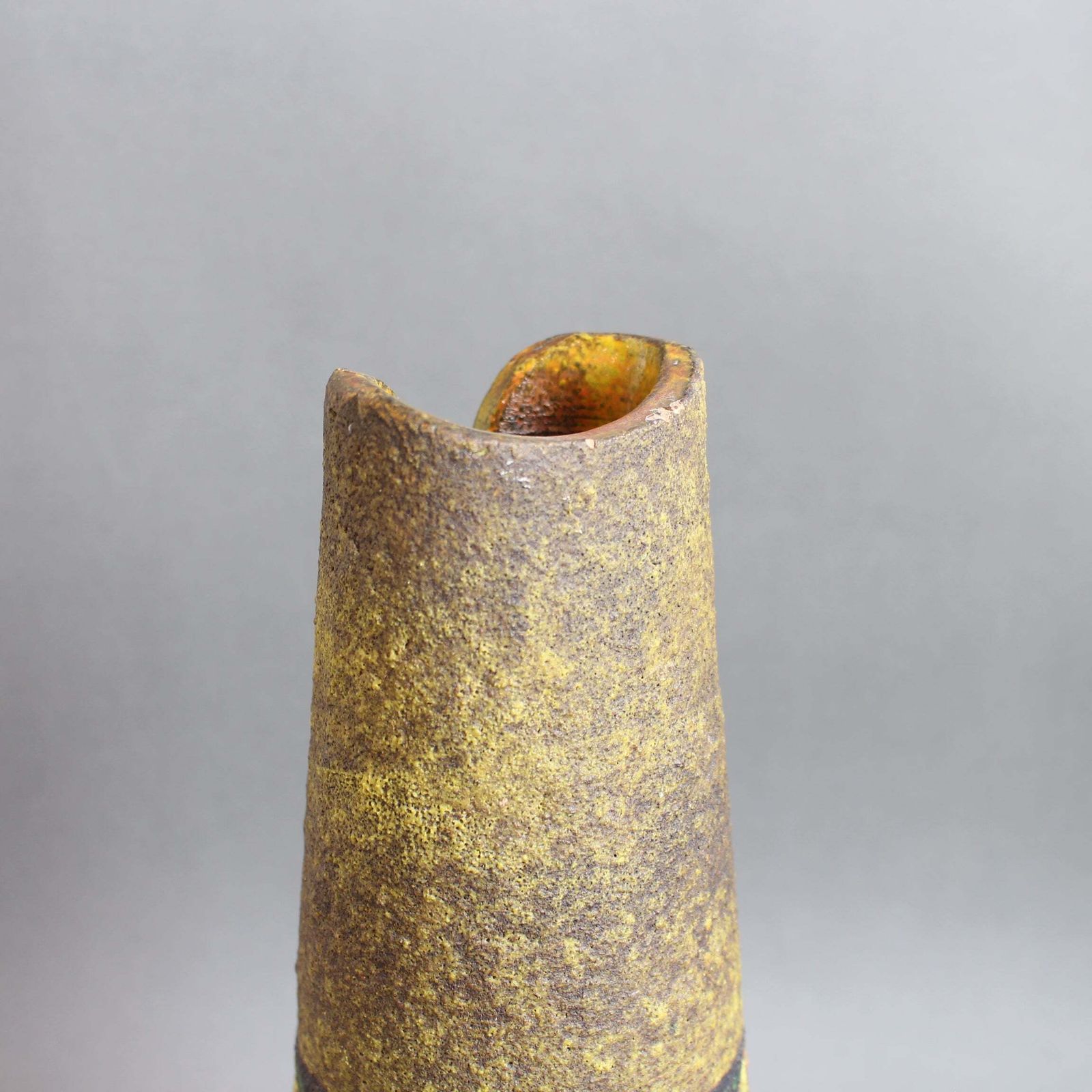 photo buy Mid Century Italian Earthenware Flower Vase By Aldo Londi For Bitossi (Circa 1950s)