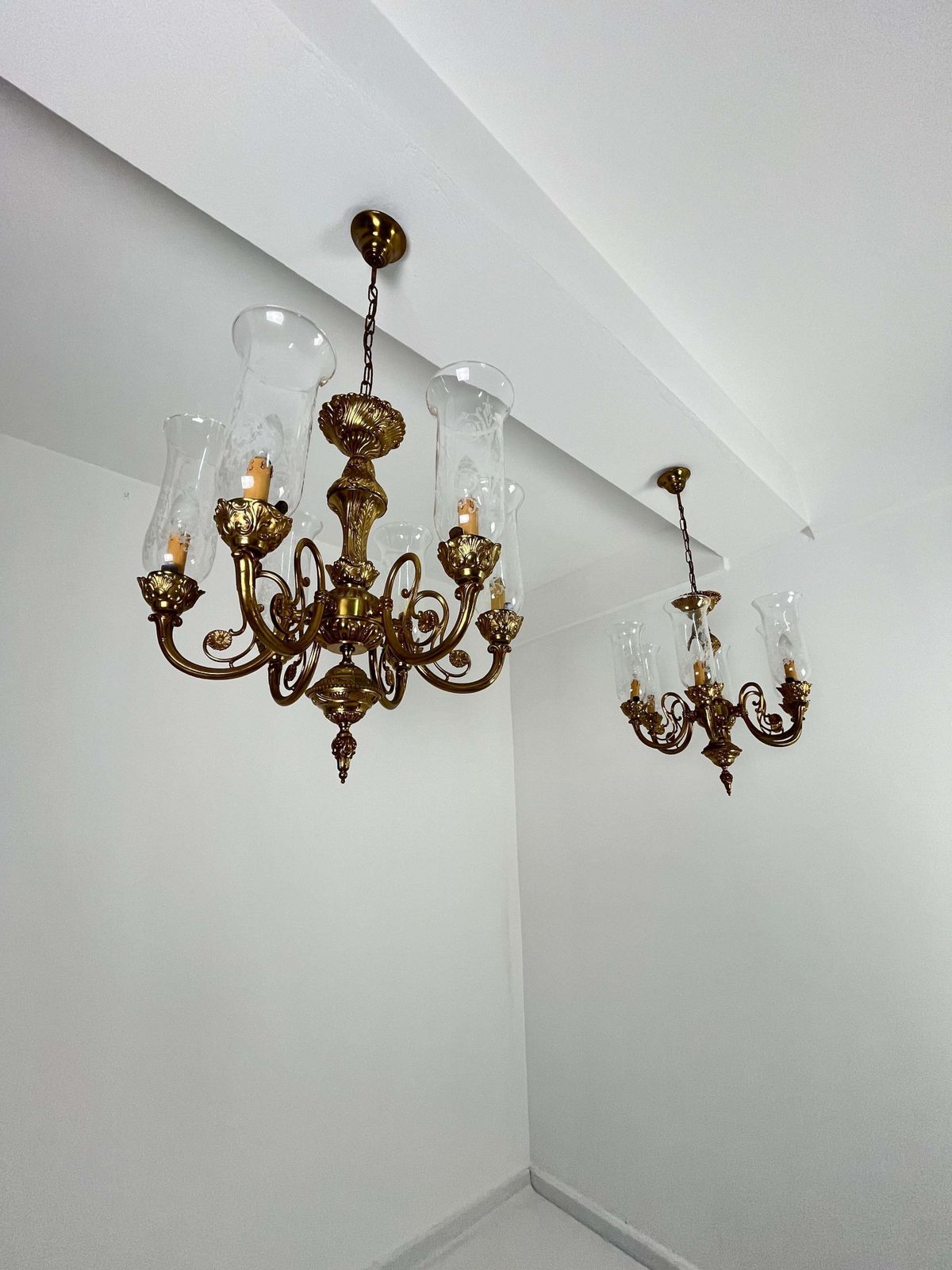 Set Of 2 Venetian Chandeliers 6 Lights Brass And Murano Glass 1960s photo vintage
