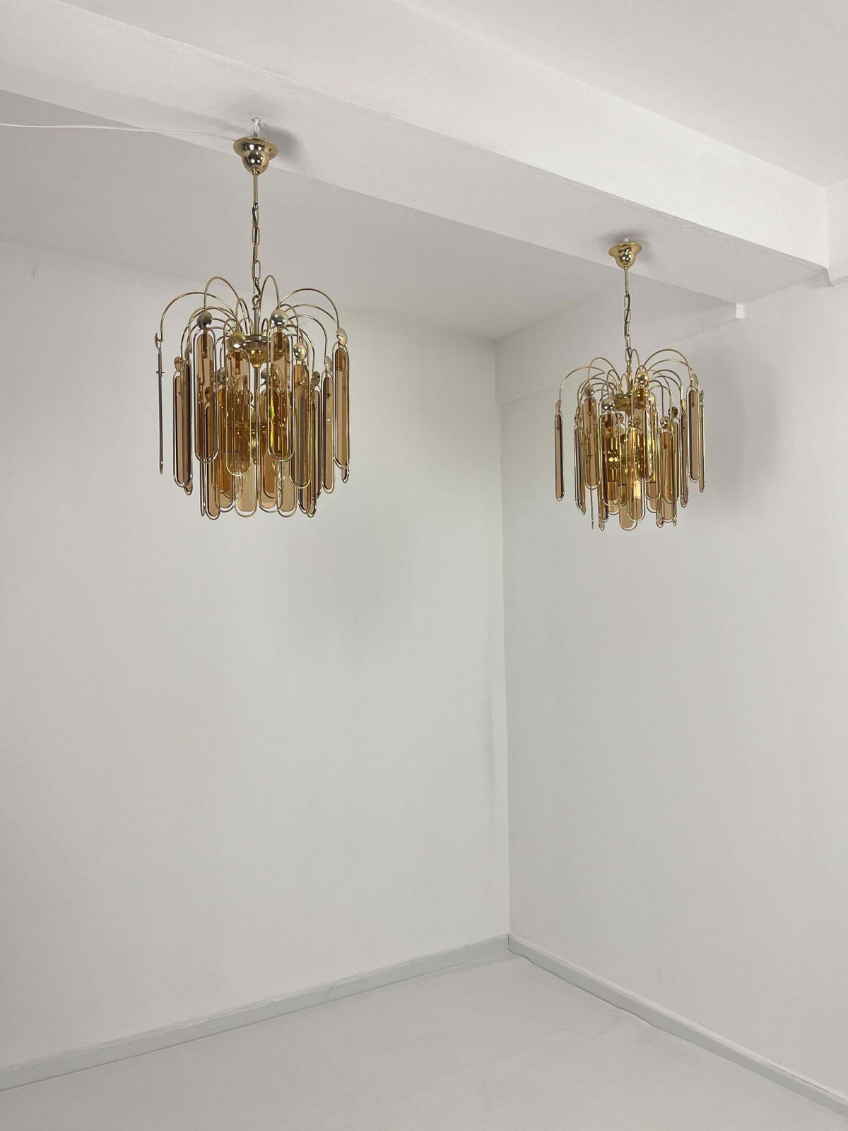 photo vinterior Set Of 2 Murano Glass Chandeliers Amber 6 Lights, 1960s