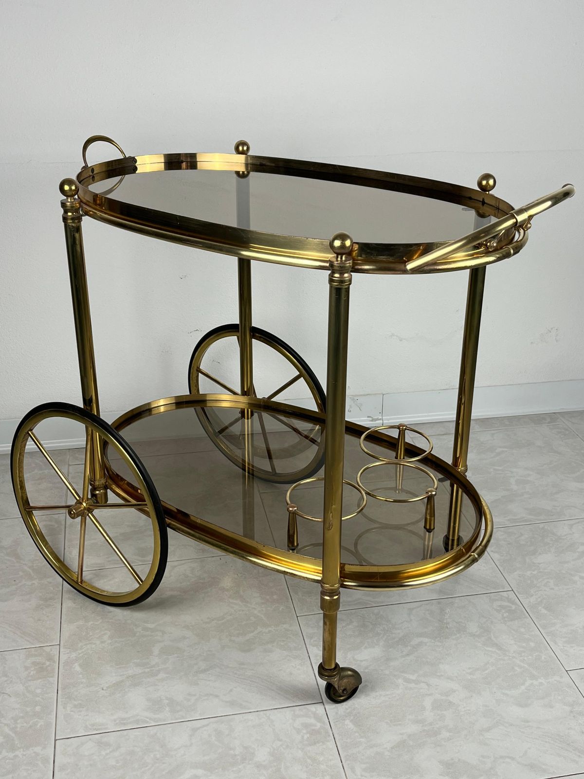 photo vinterior Mid Century Brass Oval Bar Trolley  With Smoked Glass Italian Design 1960s